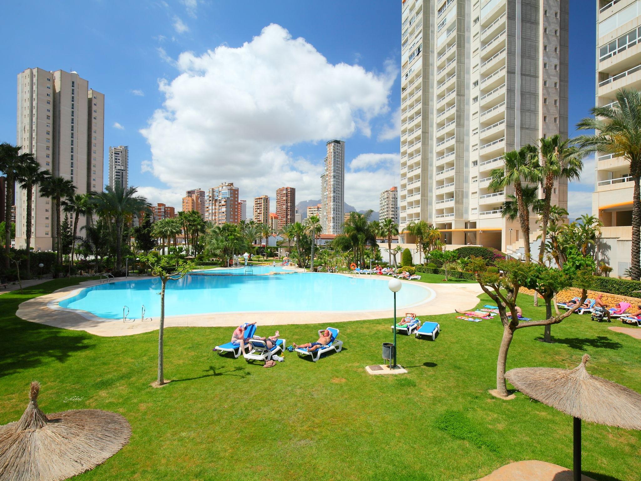 Foto 1 - Apartamento de 2 habitaciones en Benidorm con piscina y jardín