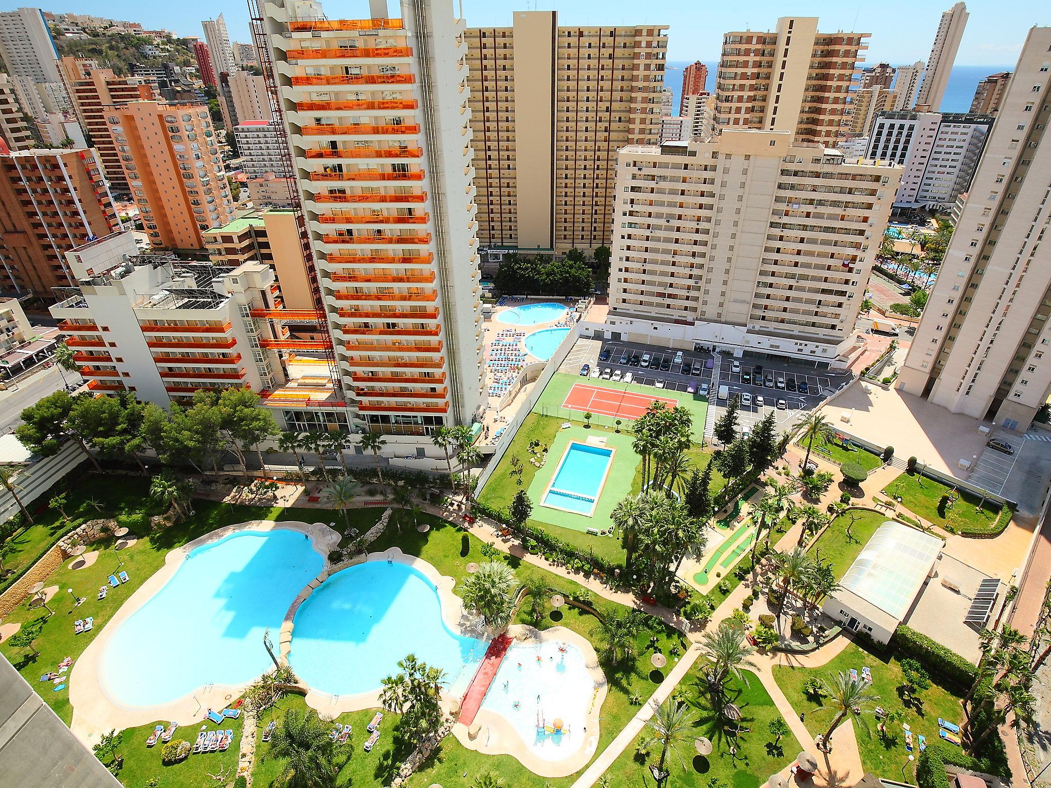 Foto 19 - Appartamento con 2 camere da letto a Benidorm con piscina e giardino