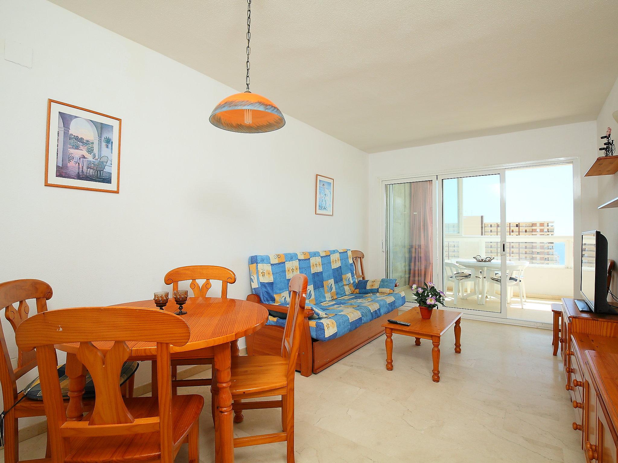 Photo 7 - 2 bedroom Apartment in Benidorm with swimming pool and garden