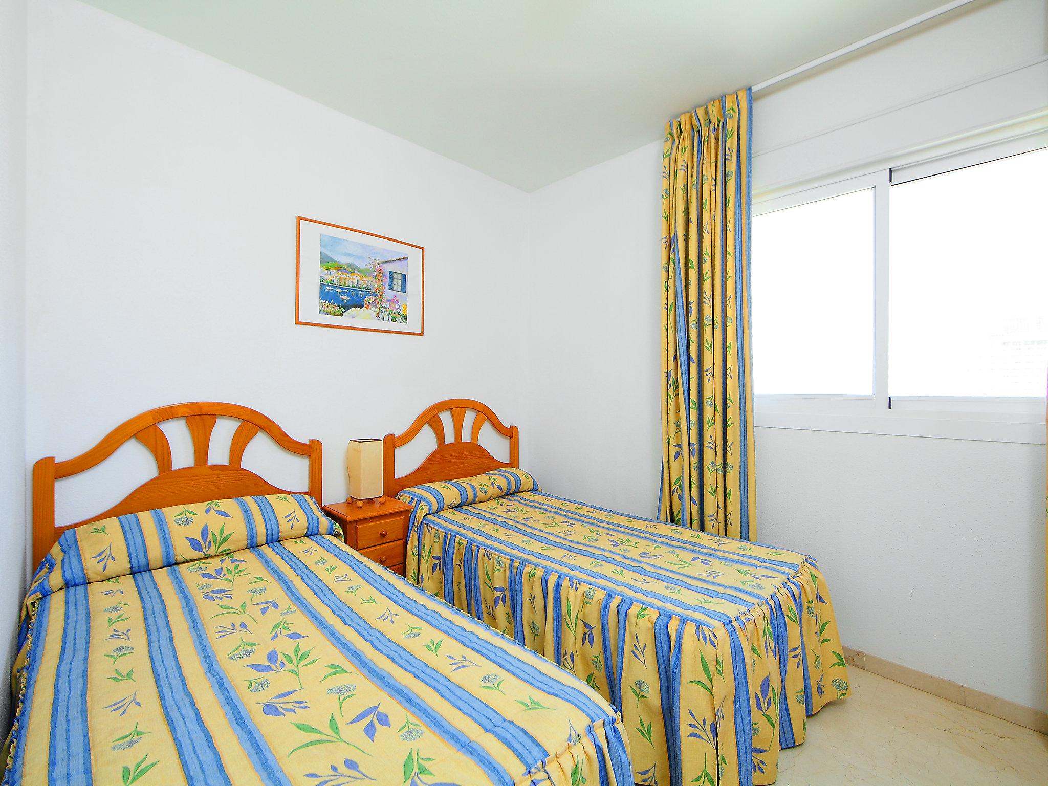 Foto 9 - Apartamento de 2 habitaciones en Benidorm con piscina y jardín