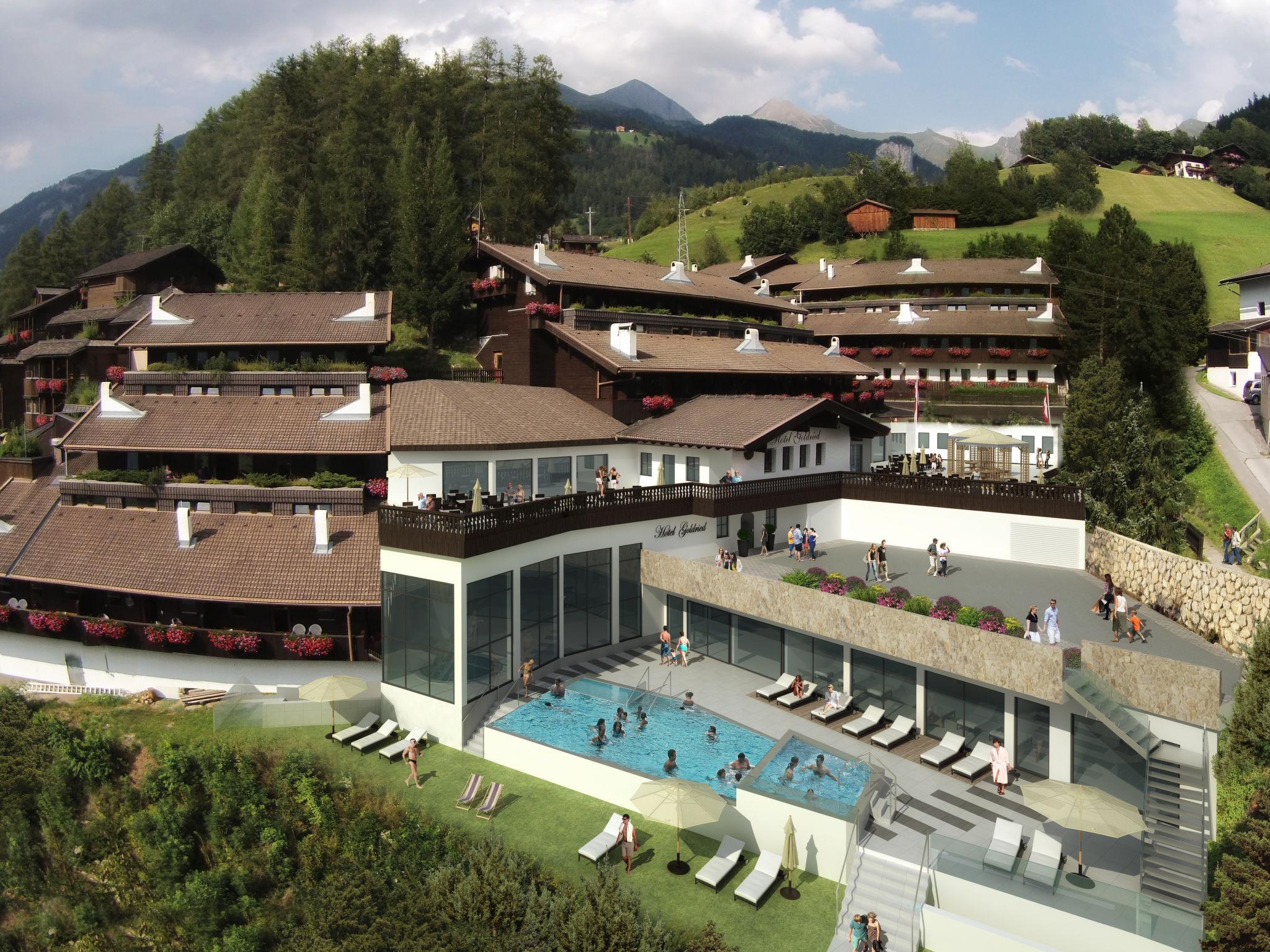 Foto 1 - Apartamento de 3 quartos em Matrei in Osttirol com piscina e vista para a montanha