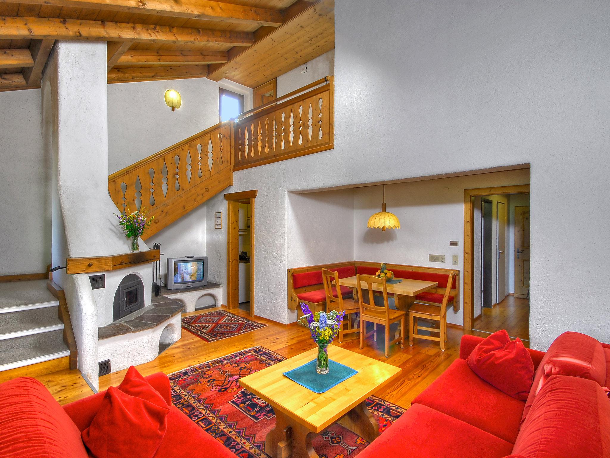Photo 4 - 3 bedroom Apartment in Matrei in Osttirol with swimming pool and mountain view