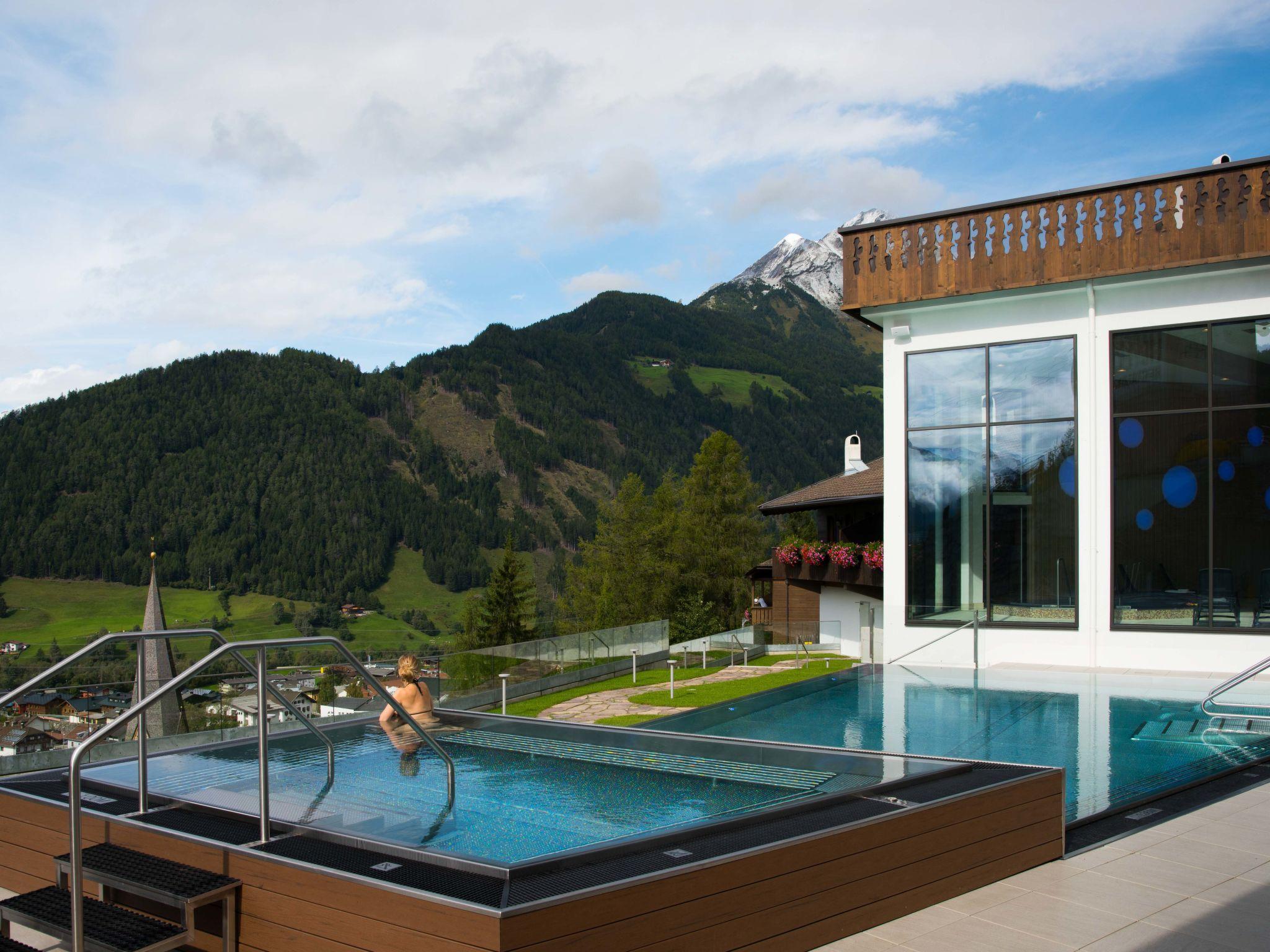 Foto 2 - Apartamento de 2 quartos em Matrei in Osttirol com piscina e vista para a montanha