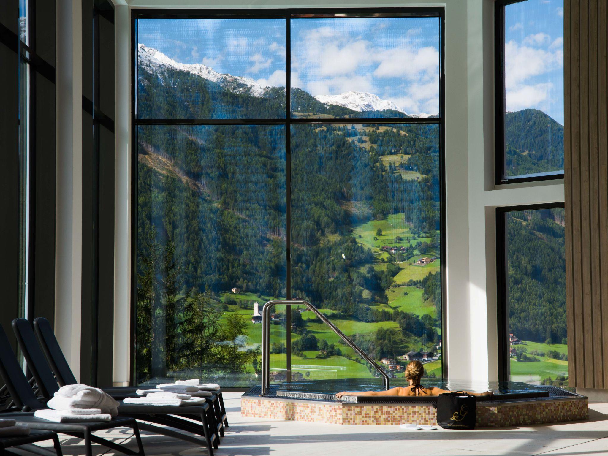 Foto 2 - Apartamento de 3 quartos em Matrei in Osttirol com piscina e vista para a montanha