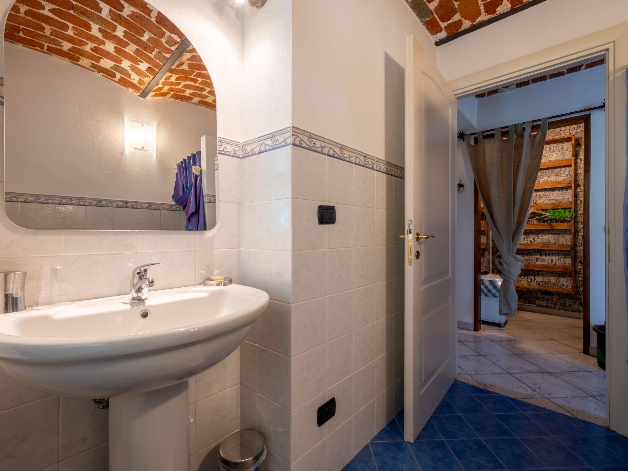Foto 18 - Apartment mit 2 Schlafzimmern in Montafia mit schwimmbad und garten