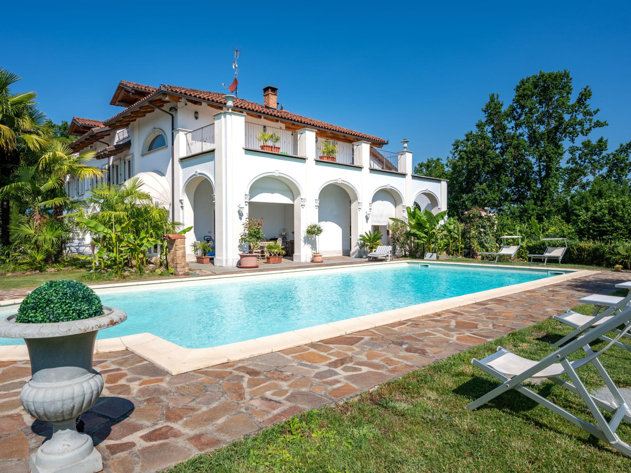 Photo 1 - Appartement de 2 chambres à Montafia avec piscine et jardin