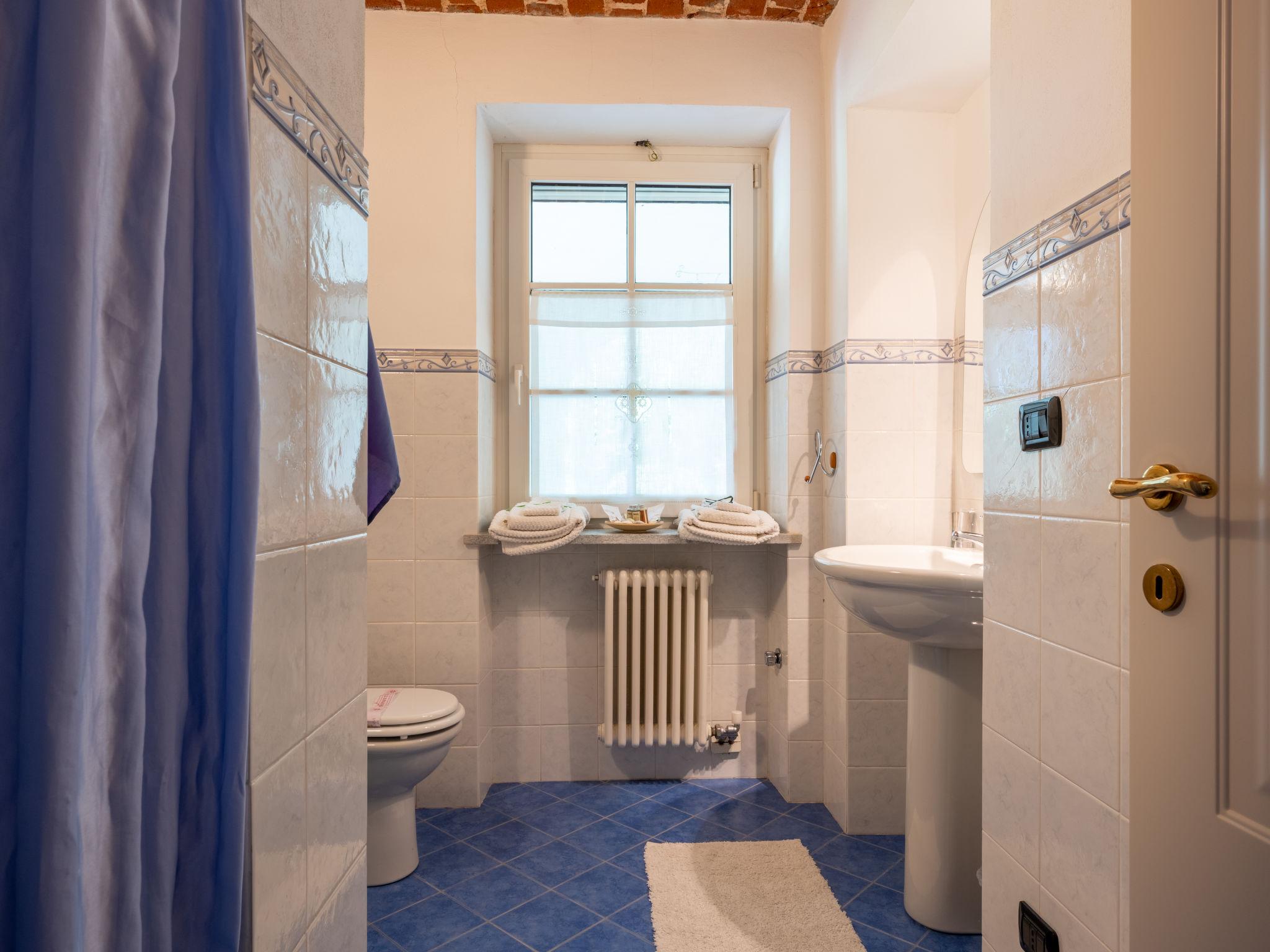 Foto 19 - Apartment mit 2 Schlafzimmern in Montafia mit schwimmbad und garten