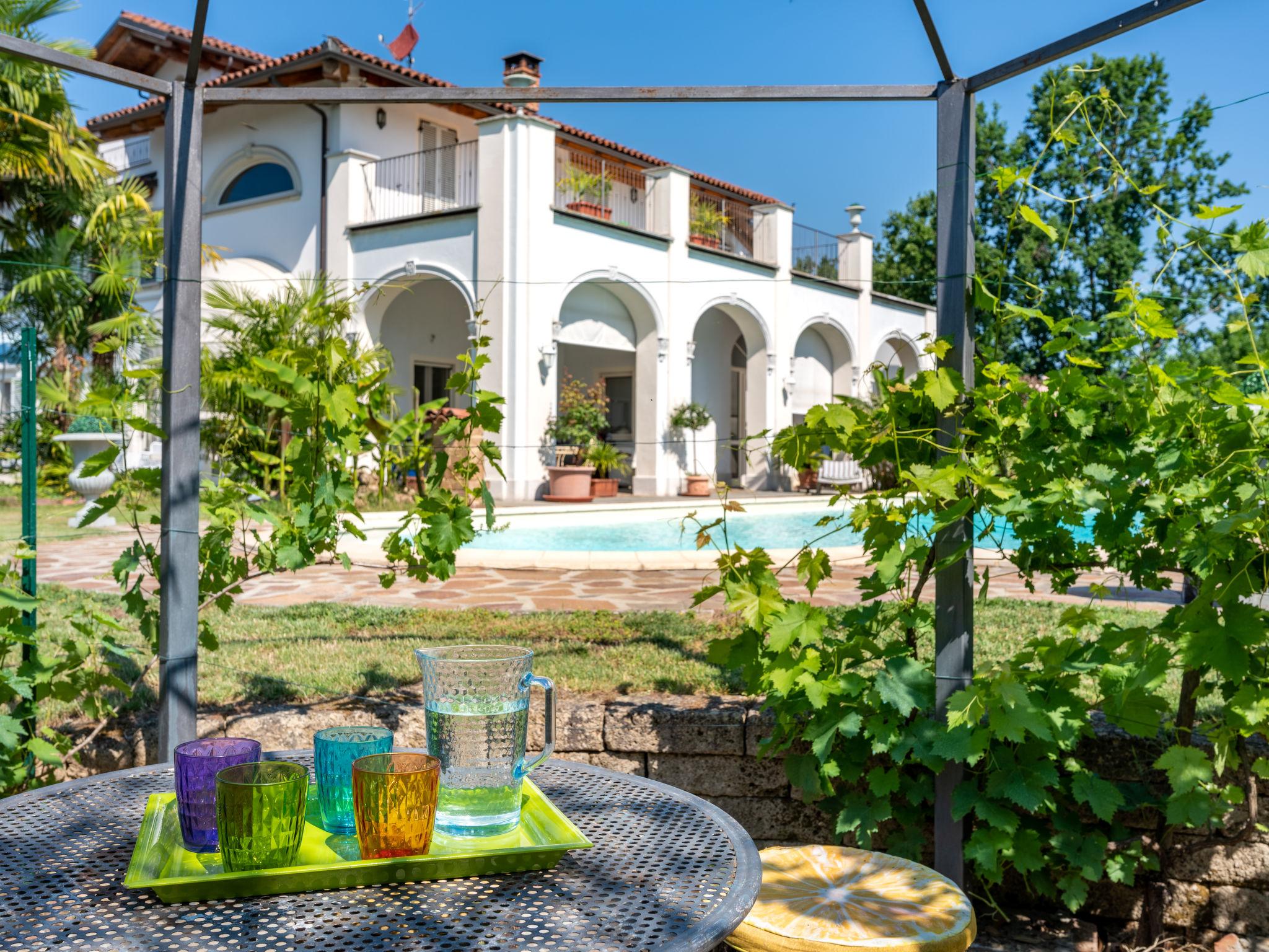 Foto 22 - Apartamento de 2 quartos em Montafia com piscina e jardim