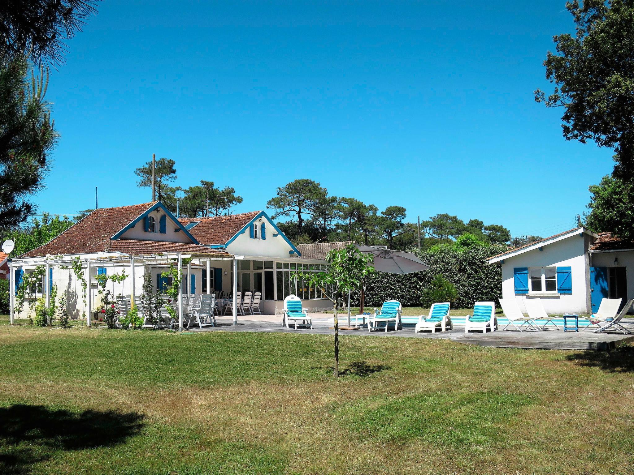 Foto 18 - Casa de 4 habitaciones en Soulac-sur-Mer con piscina privada y jardín