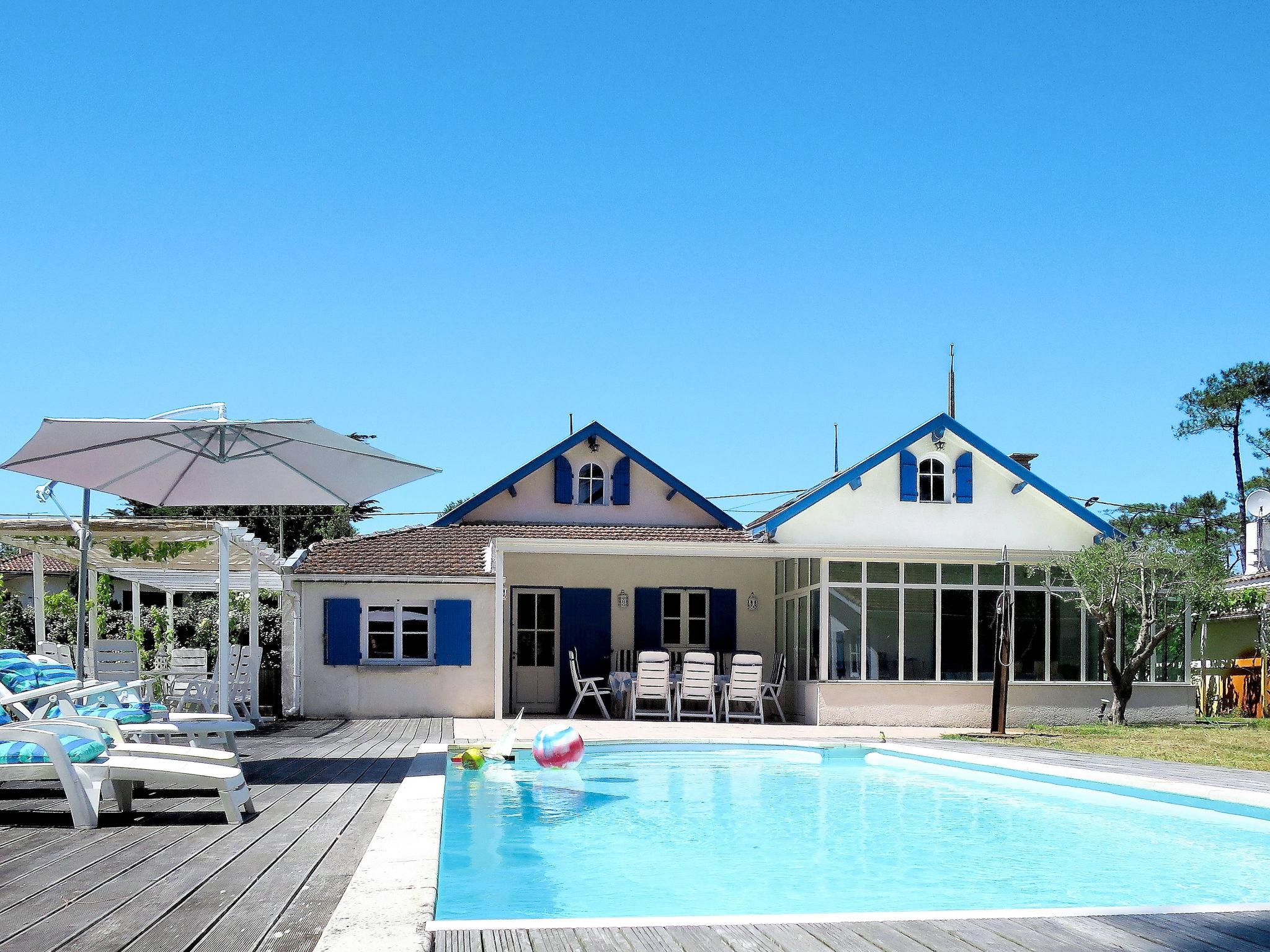 Foto 1 - Casa de 4 quartos em Soulac-sur-Mer com piscina privada e jardim