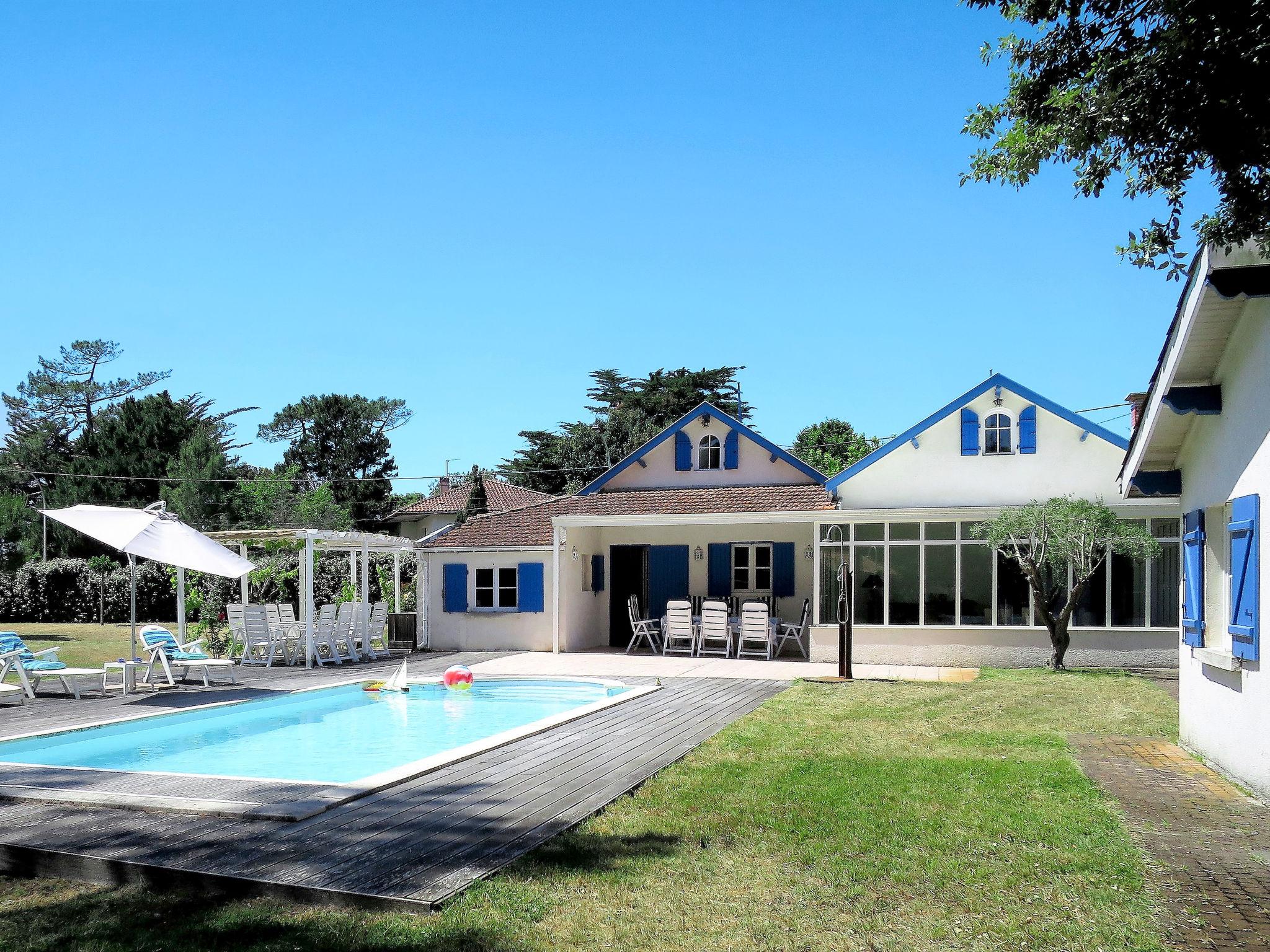 Foto 20 - Casa de 4 quartos em Soulac-sur-Mer com piscina privada e jardim