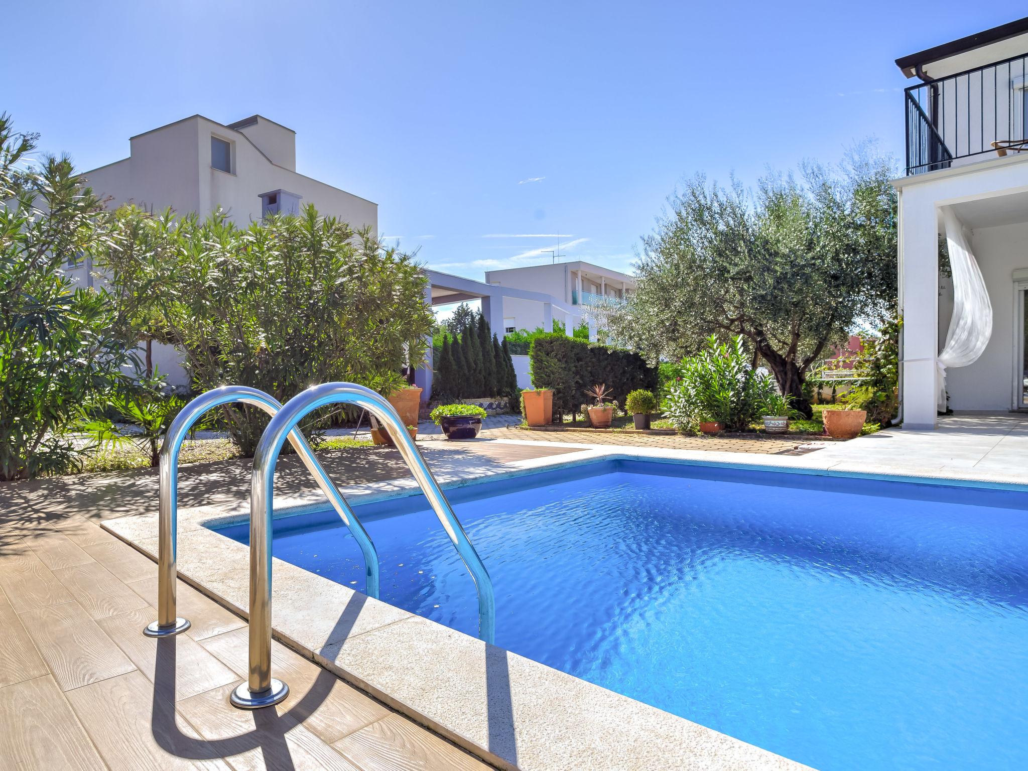 Photo 19 - Appartement de 2 chambres à Umag avec piscine et jardin