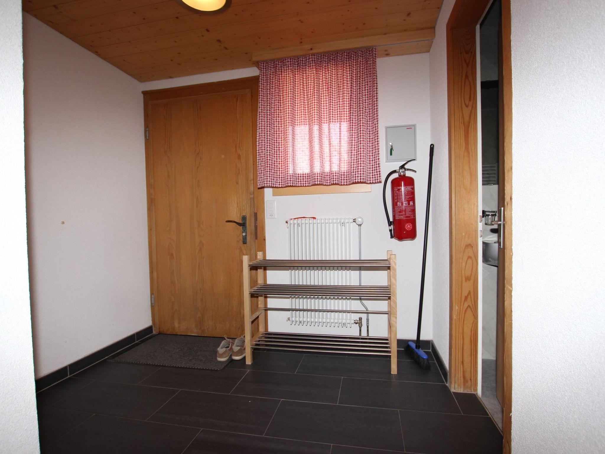 Foto 28 - Apartamento de 4 quartos em Lenk com sauna e vista para a montanha