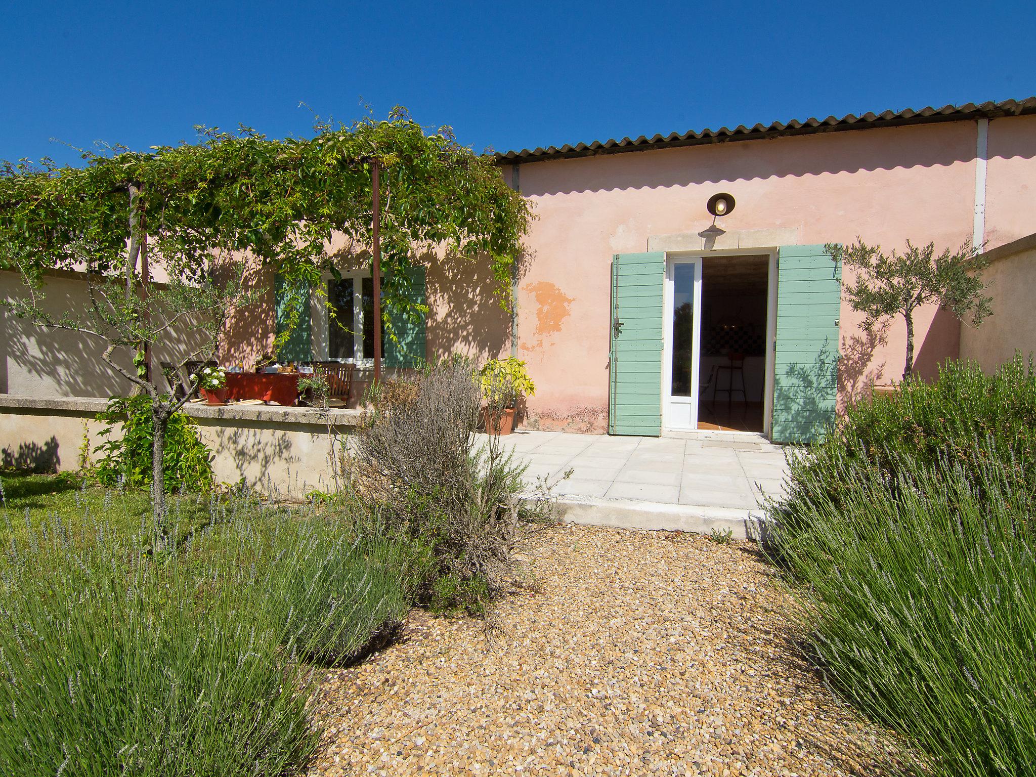 Foto 28 - Casa de 3 habitaciones en Lagnes con piscina y jardín
