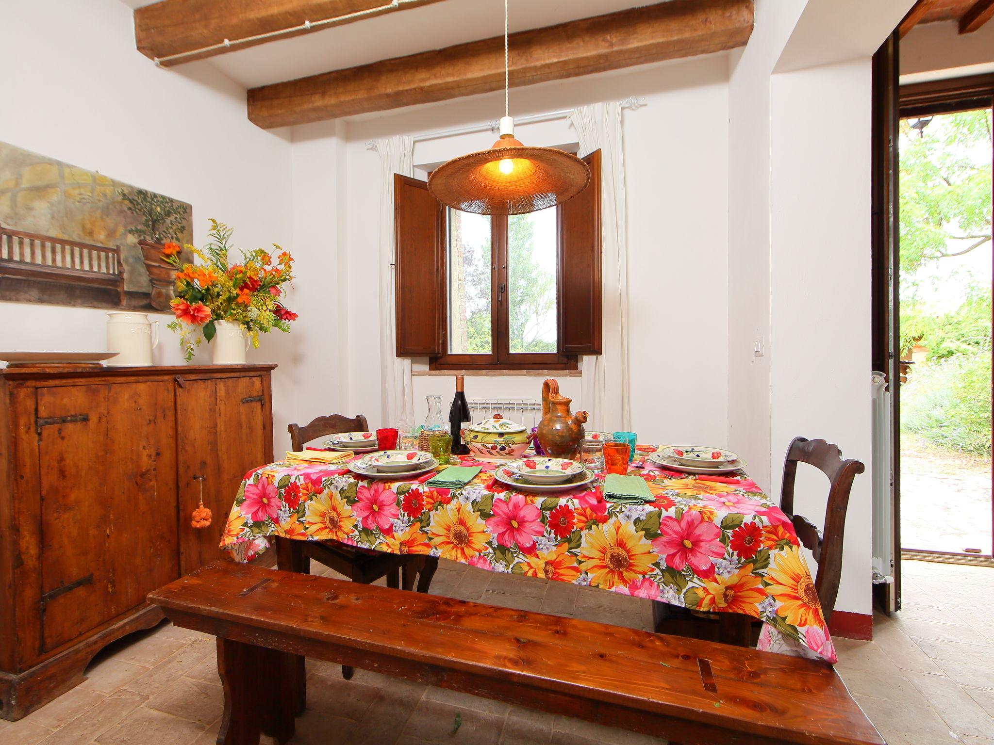 Photo 11 - 3 bedroom House in Castiglione del Lago with private pool and garden