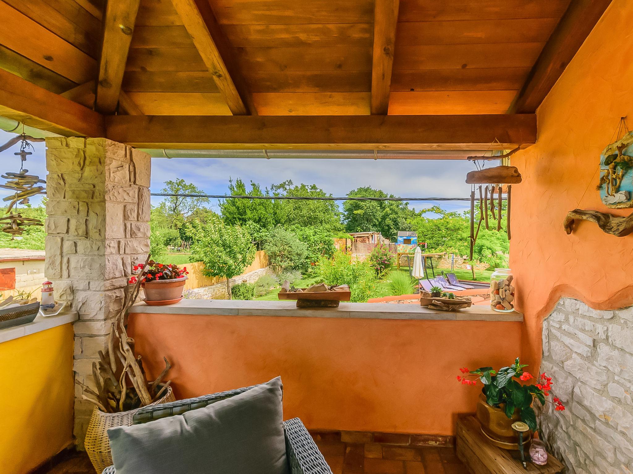 Photo 22 - Maison de 3 chambres à Svetvinčenat avec piscine privée et vues à la mer