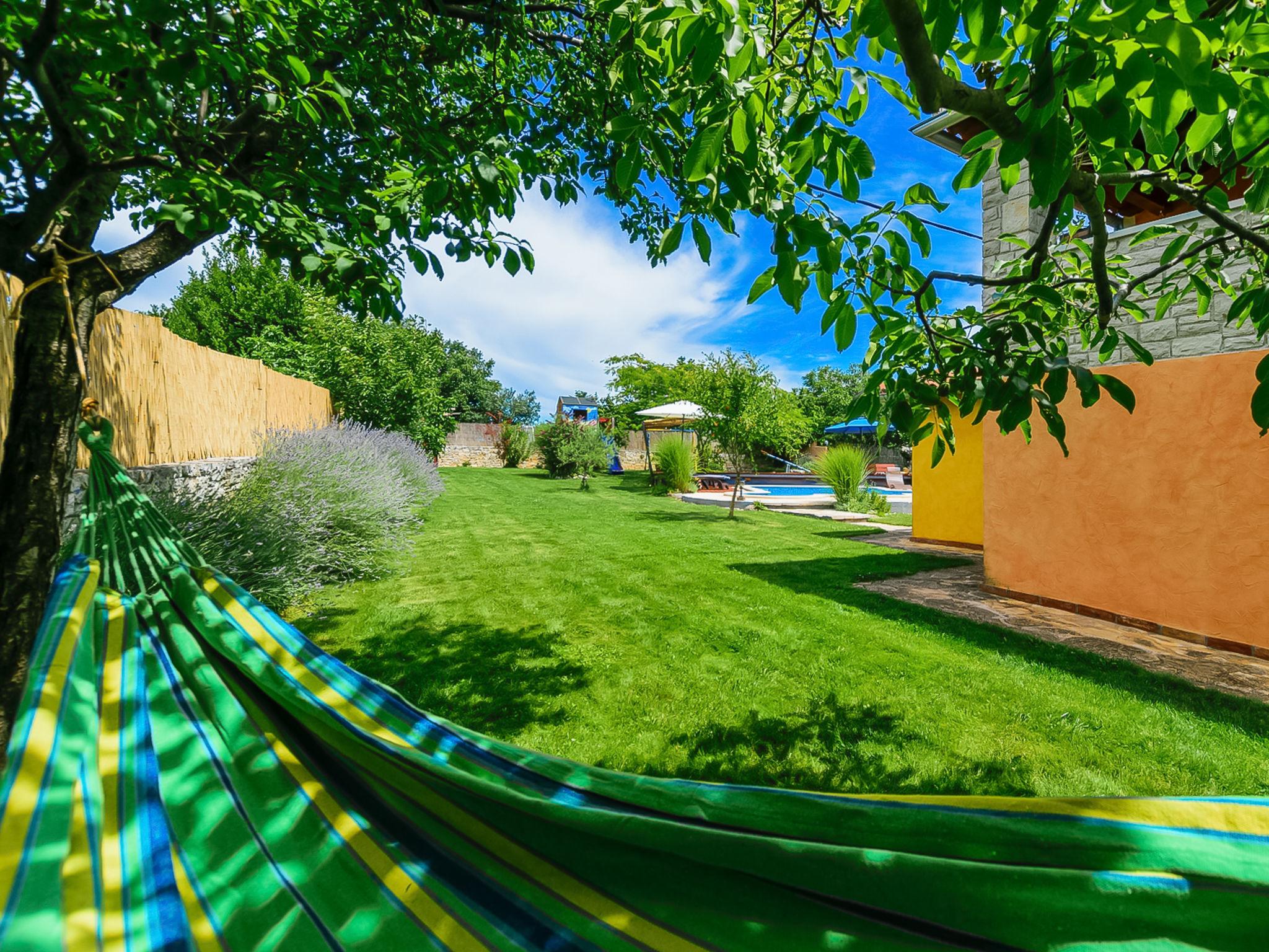 Photo 6 - Maison de 3 chambres à Svetvinčenat avec piscine privée et vues à la mer