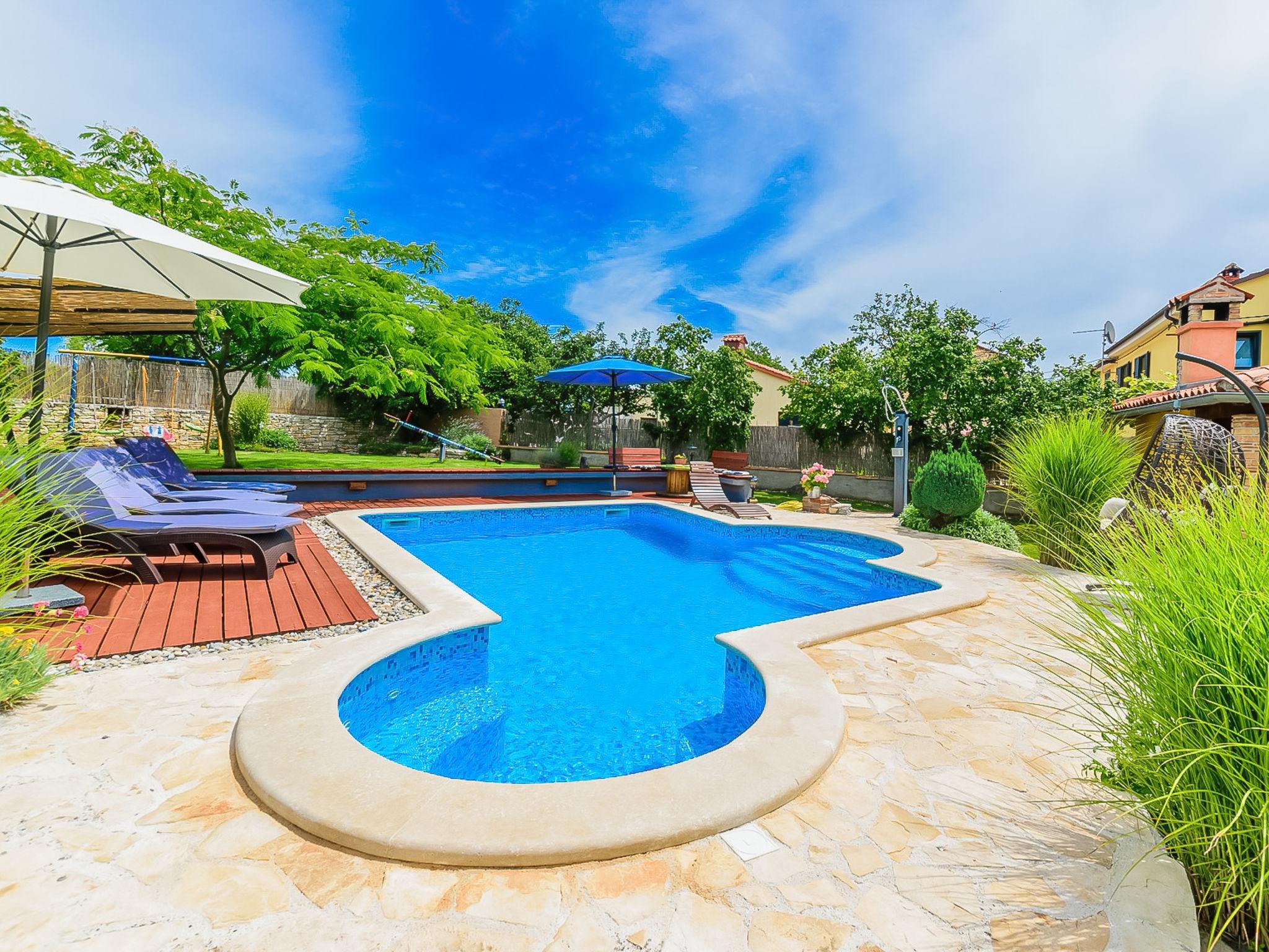 Foto 2 - Casa de 3 quartos em Svetvinčenat com piscina privada e vistas do mar