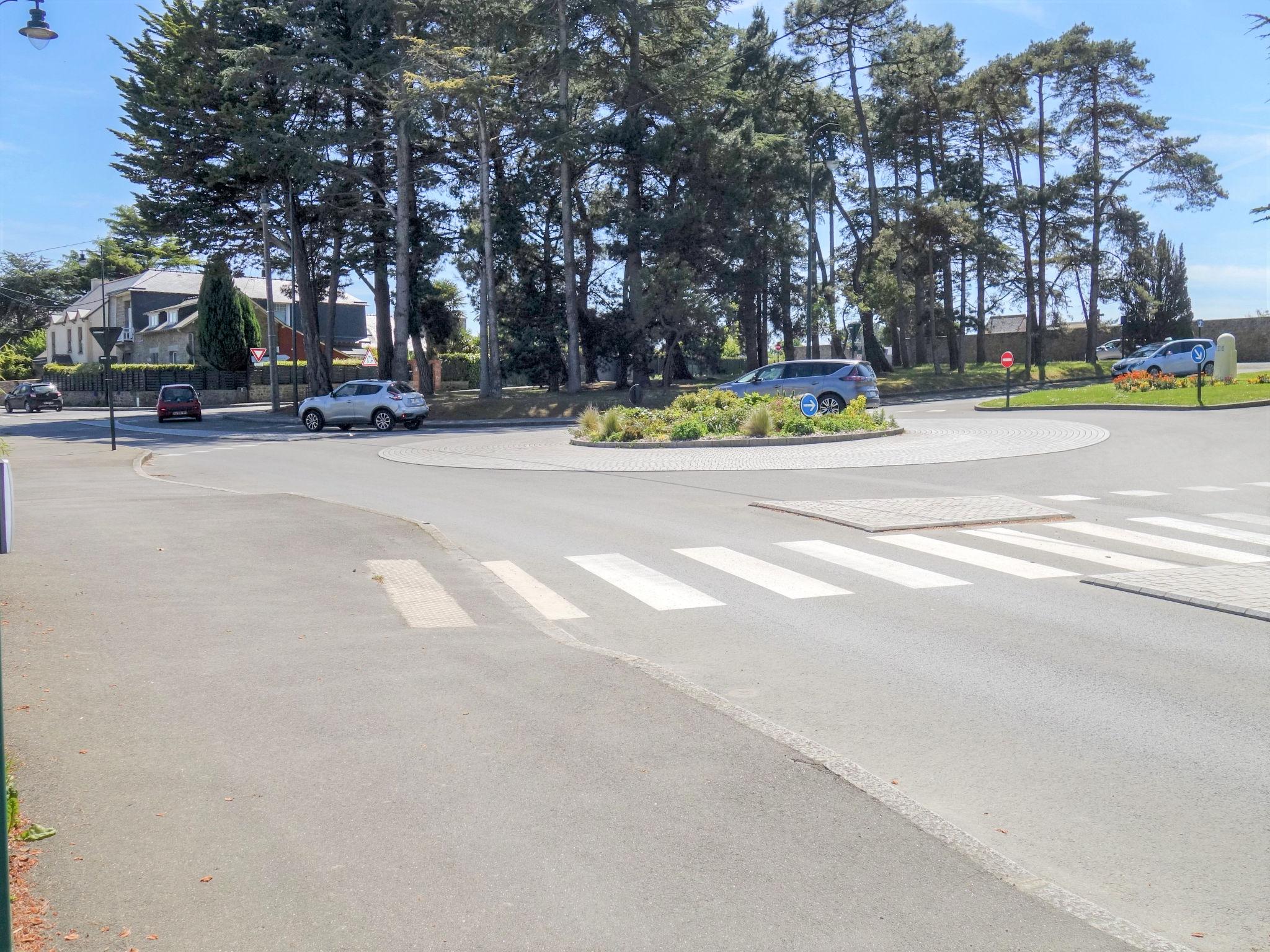 Photo 23 - Maison de 2 chambres à Dinard avec jardin et vues à la mer