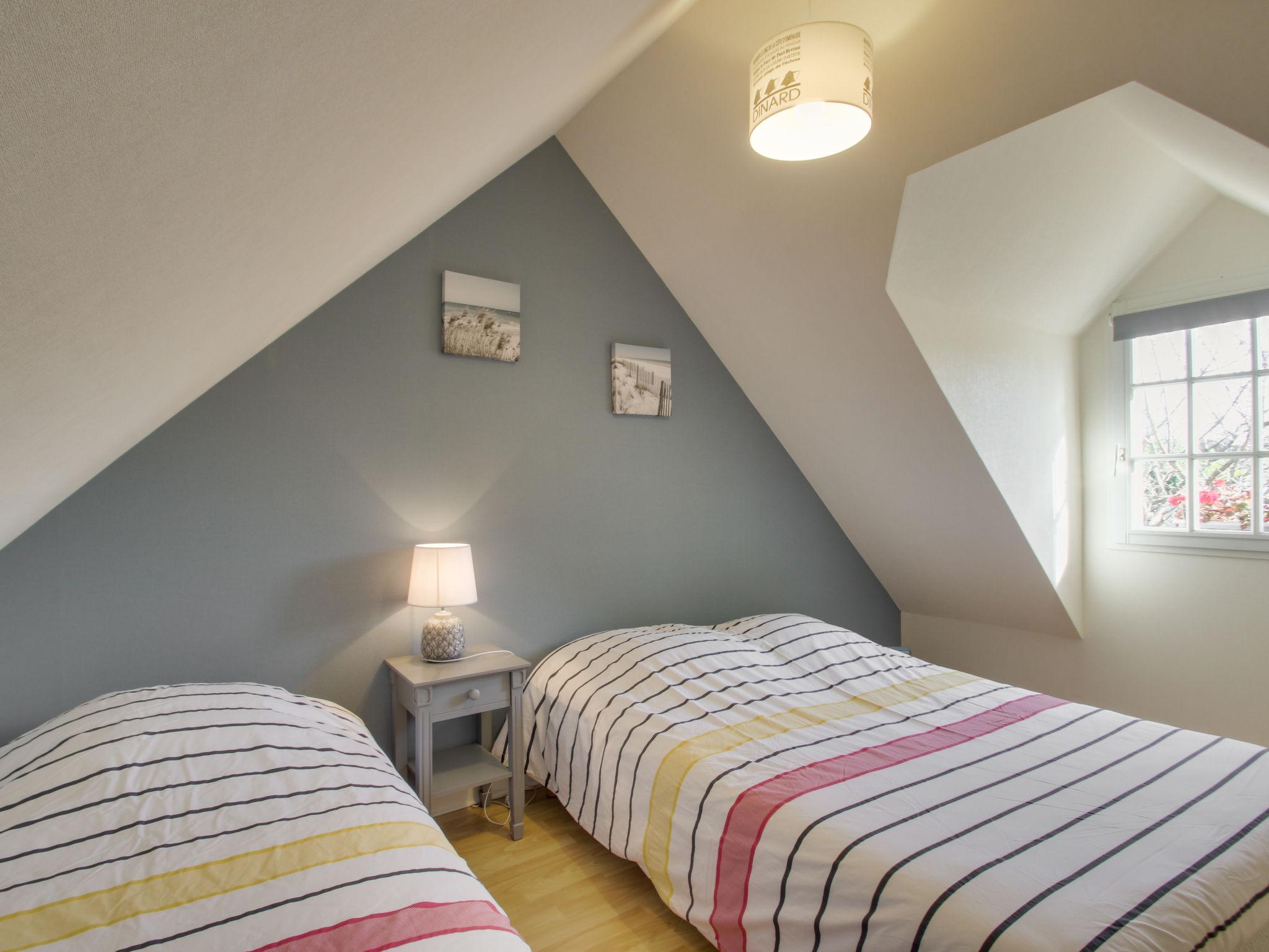 Foto 11 - Casa con 2 camere da letto a Dinard con giardino e vista mare