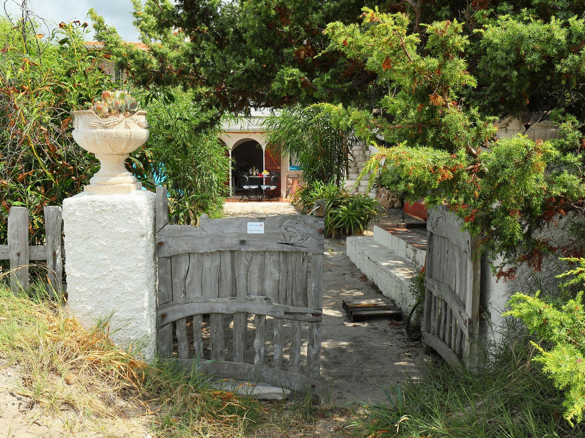Foto 3 - Apartamento en Trinità d'Agultu e Vignola con jardín y vistas al mar