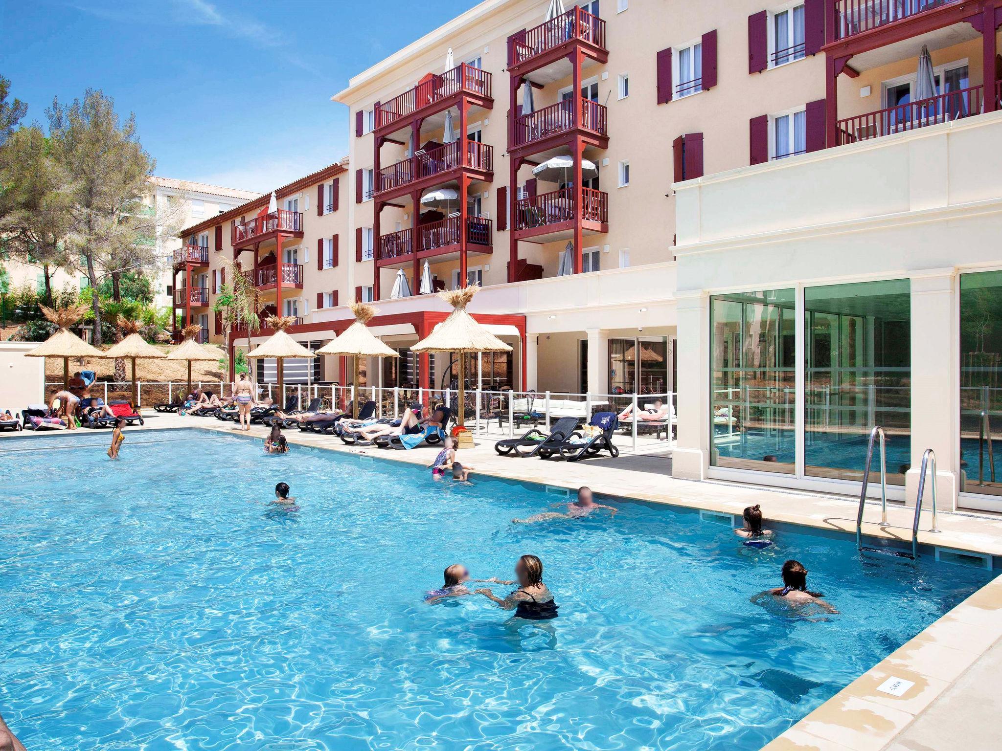 Photo 1 - Appartement de 2 chambres à Cavalaire-sur-Mer avec piscine et terrasse