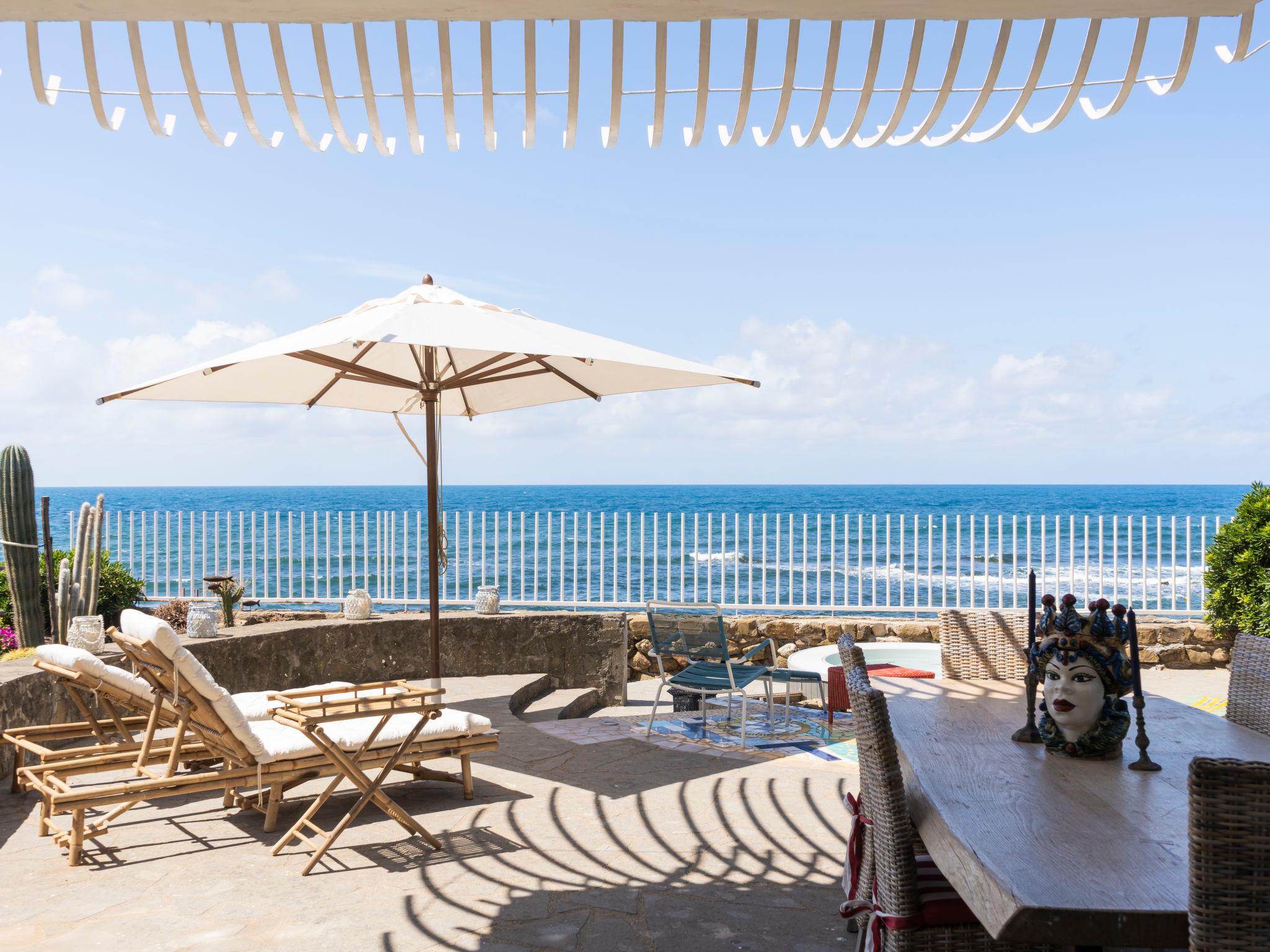 Photo 1 - Maison de 4 chambres à Santa Marinella avec terrasse et vues à la mer