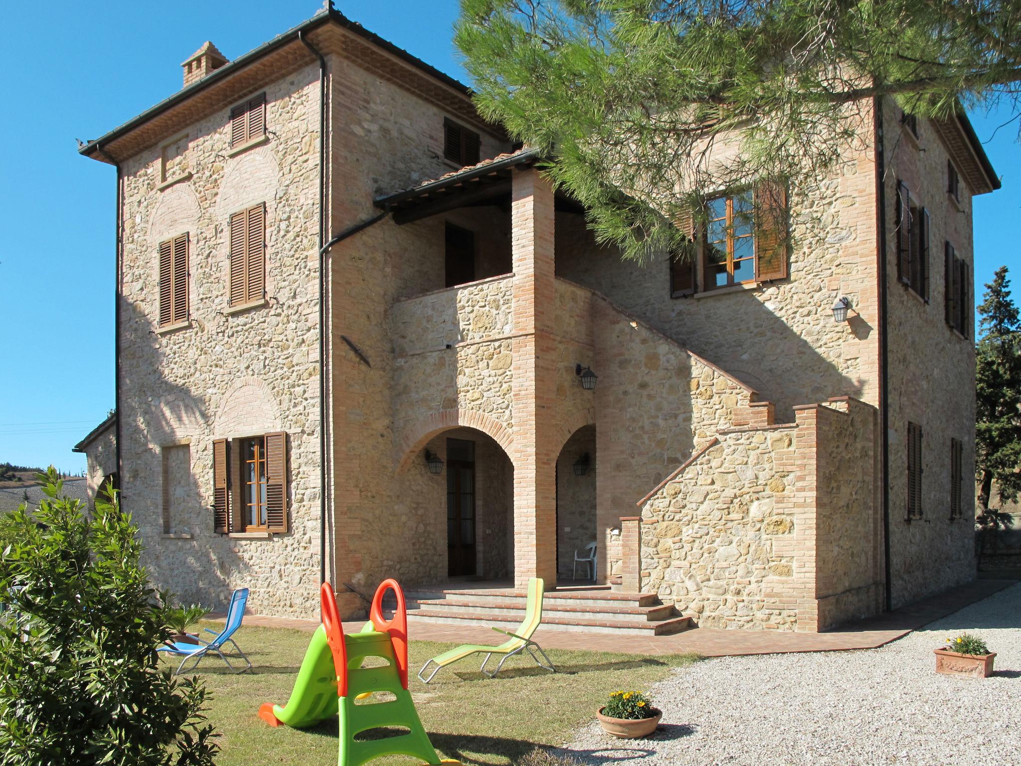 Foto 1 - Apartamento de 1 quarto em Volterra com piscina e jardim