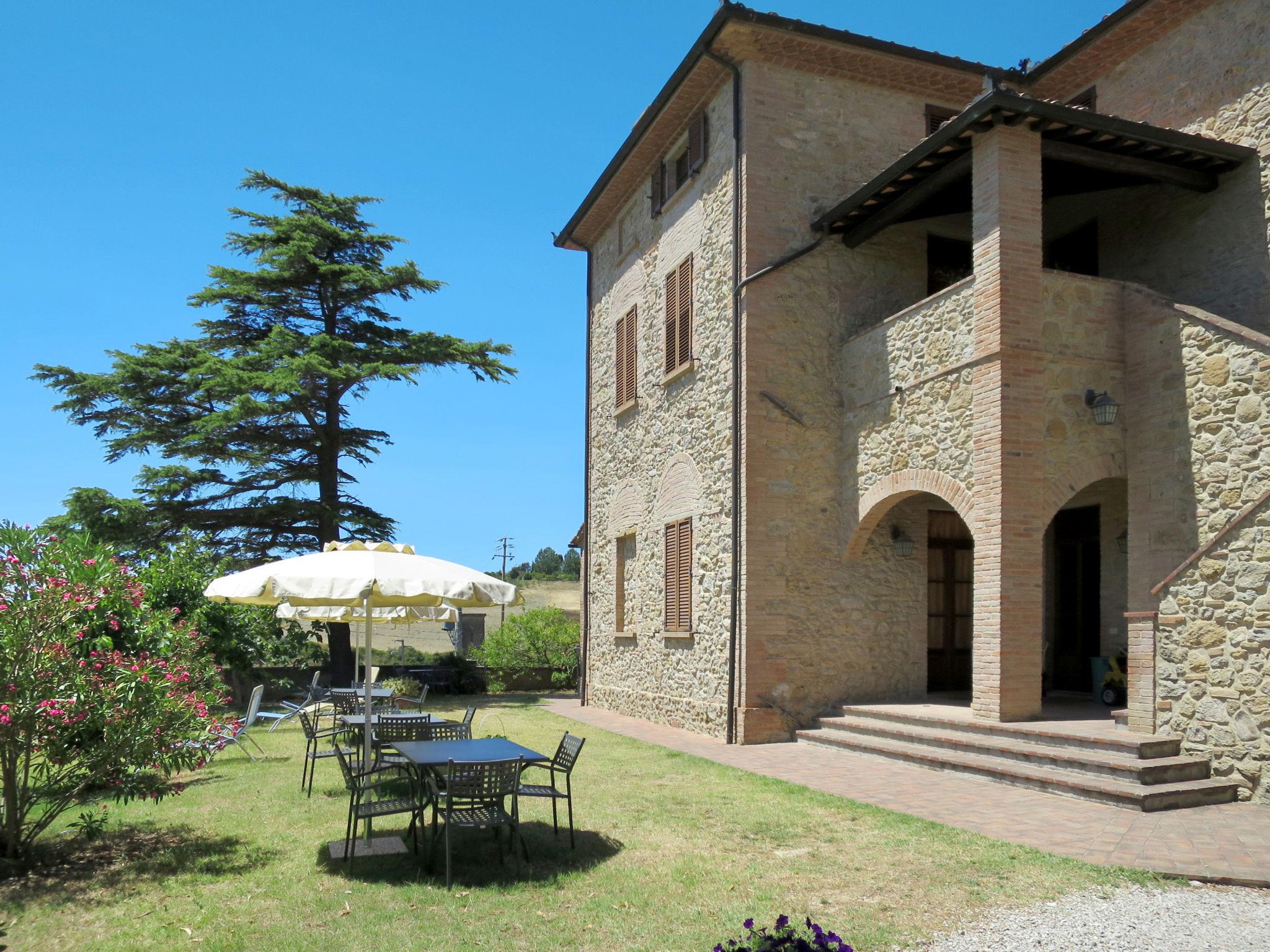 Foto 1 - Apartamento de 1 quarto em Volterra com piscina e jardim