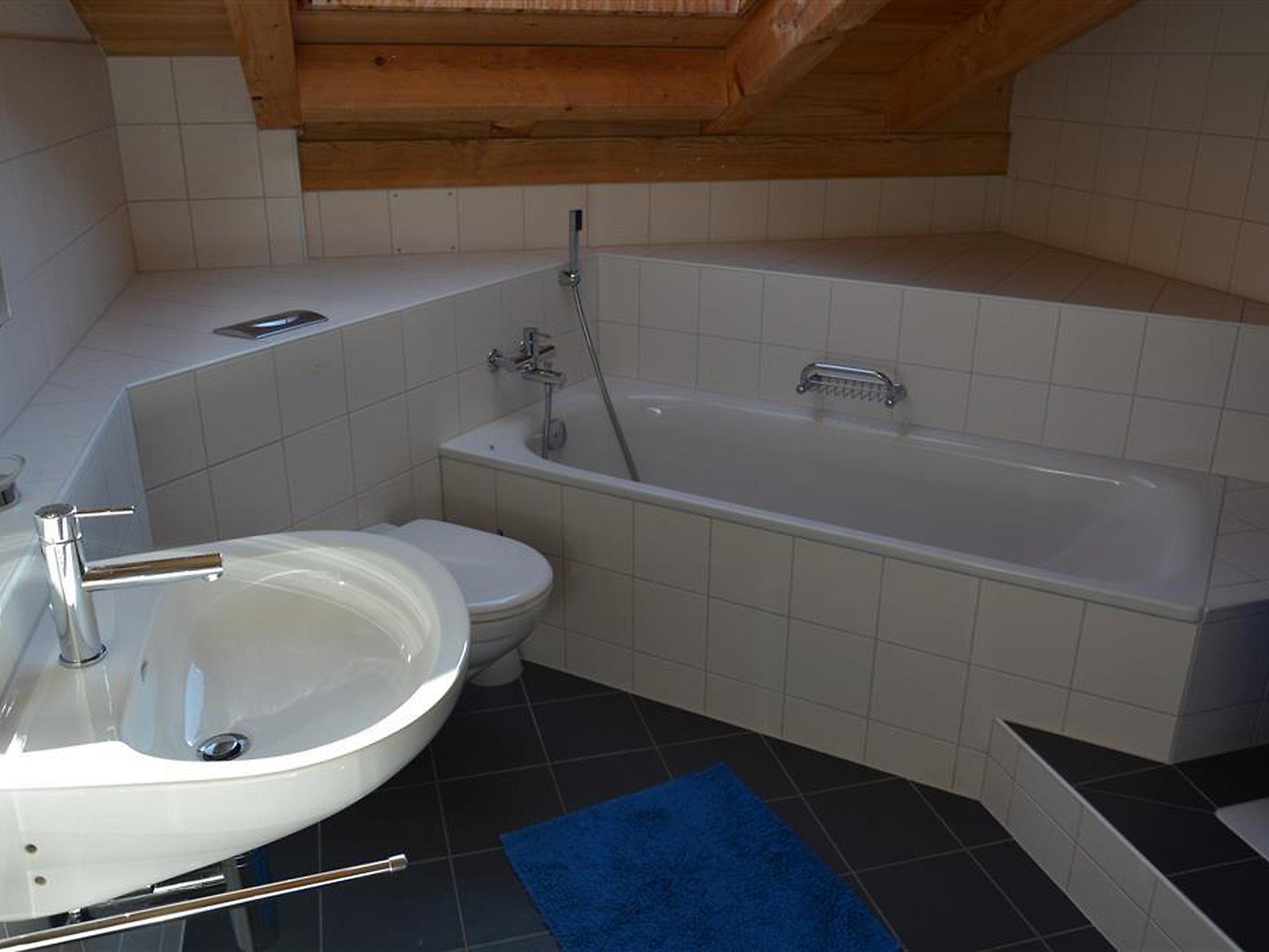 Photo 18 - 2 bedroom Apartment in Zweisimmen