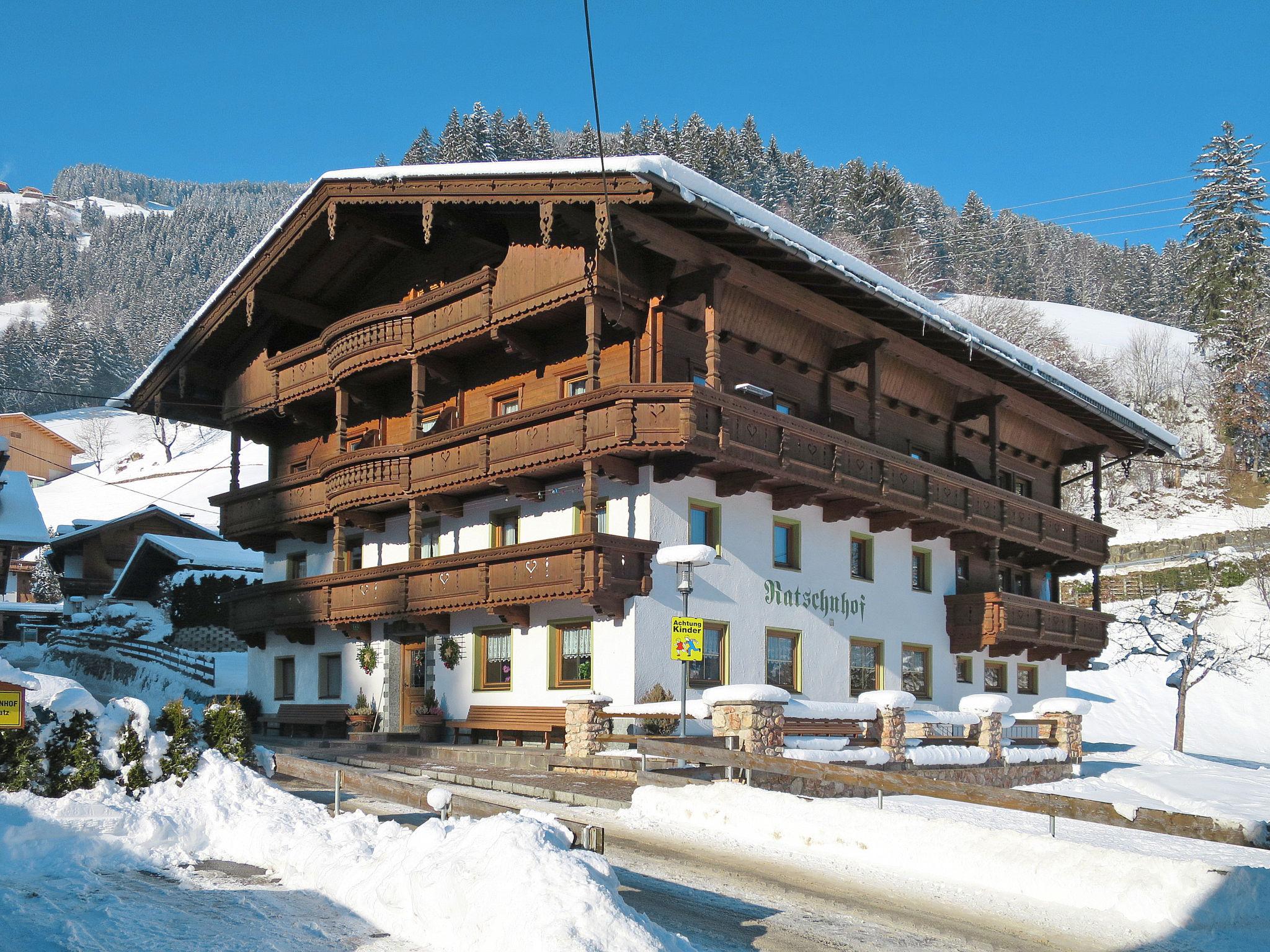 Photo 1 - Appartement de 11 chambres à Schwendau avec vues sur la montagne