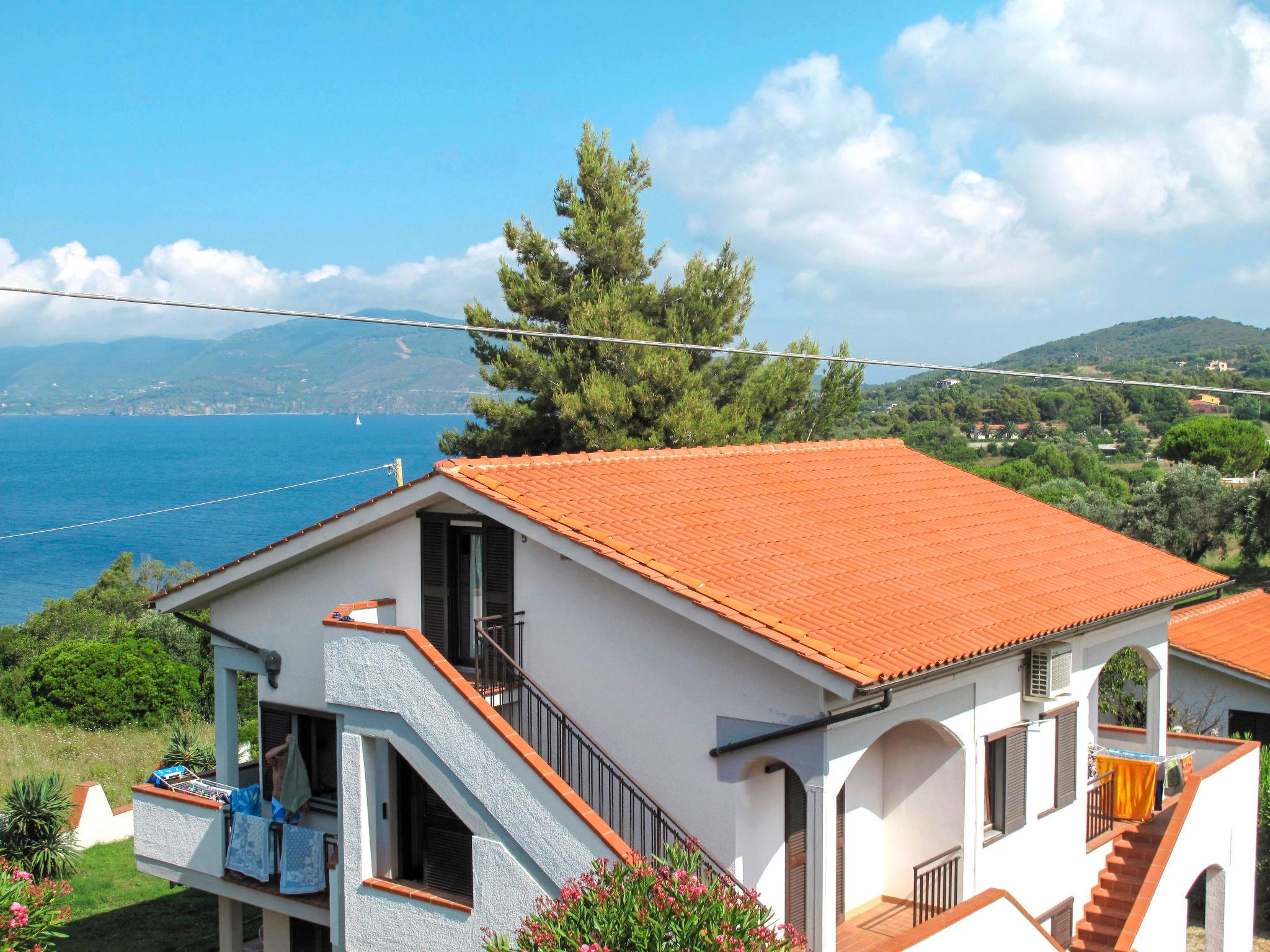 Foto 3 - Apartamento de 1 habitación en Capoliveri con jardín y vistas al mar
