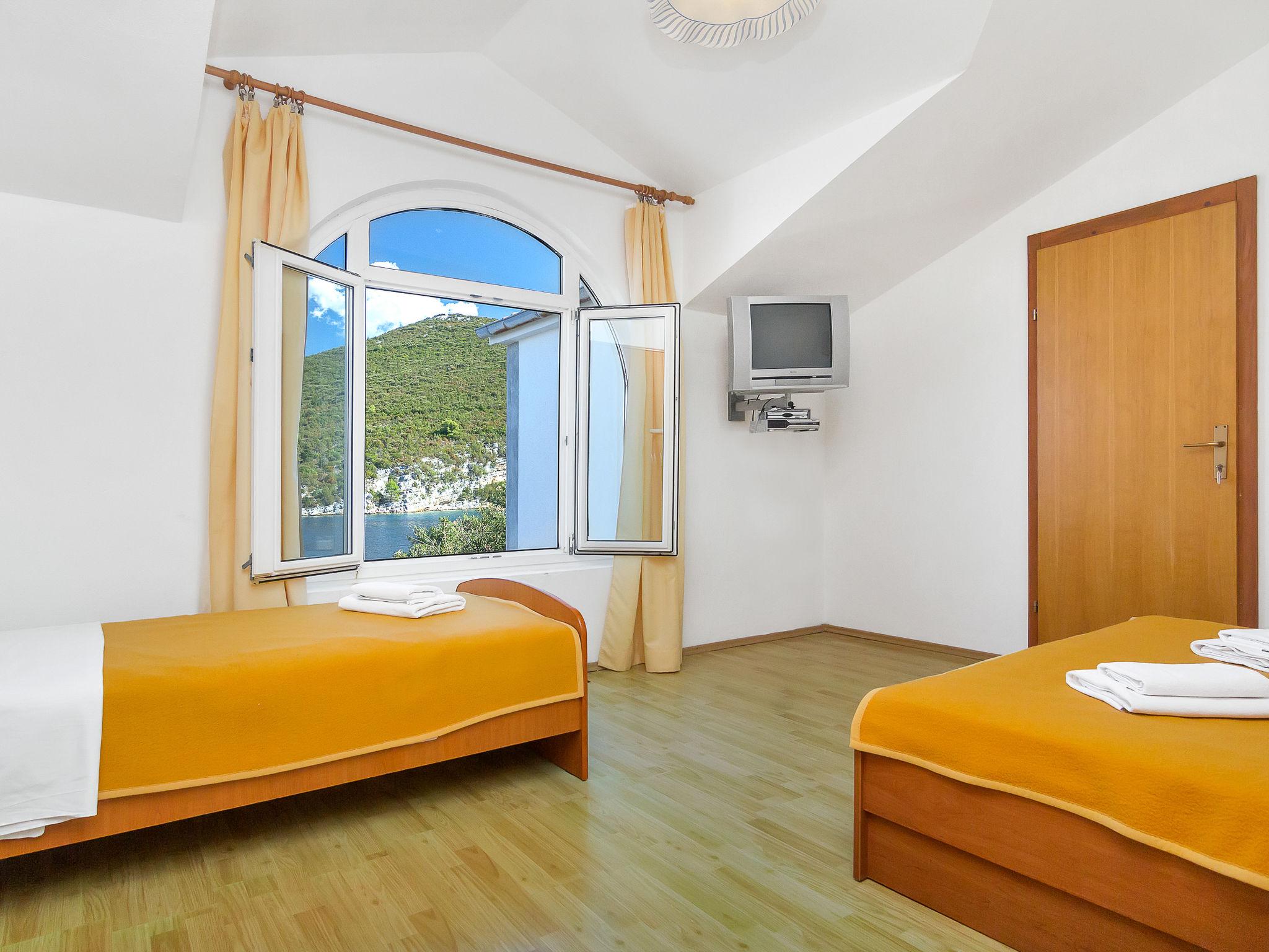 Foto 2 - Appartamento con 2 camere da letto a Jelsa con terrazza e vista mare