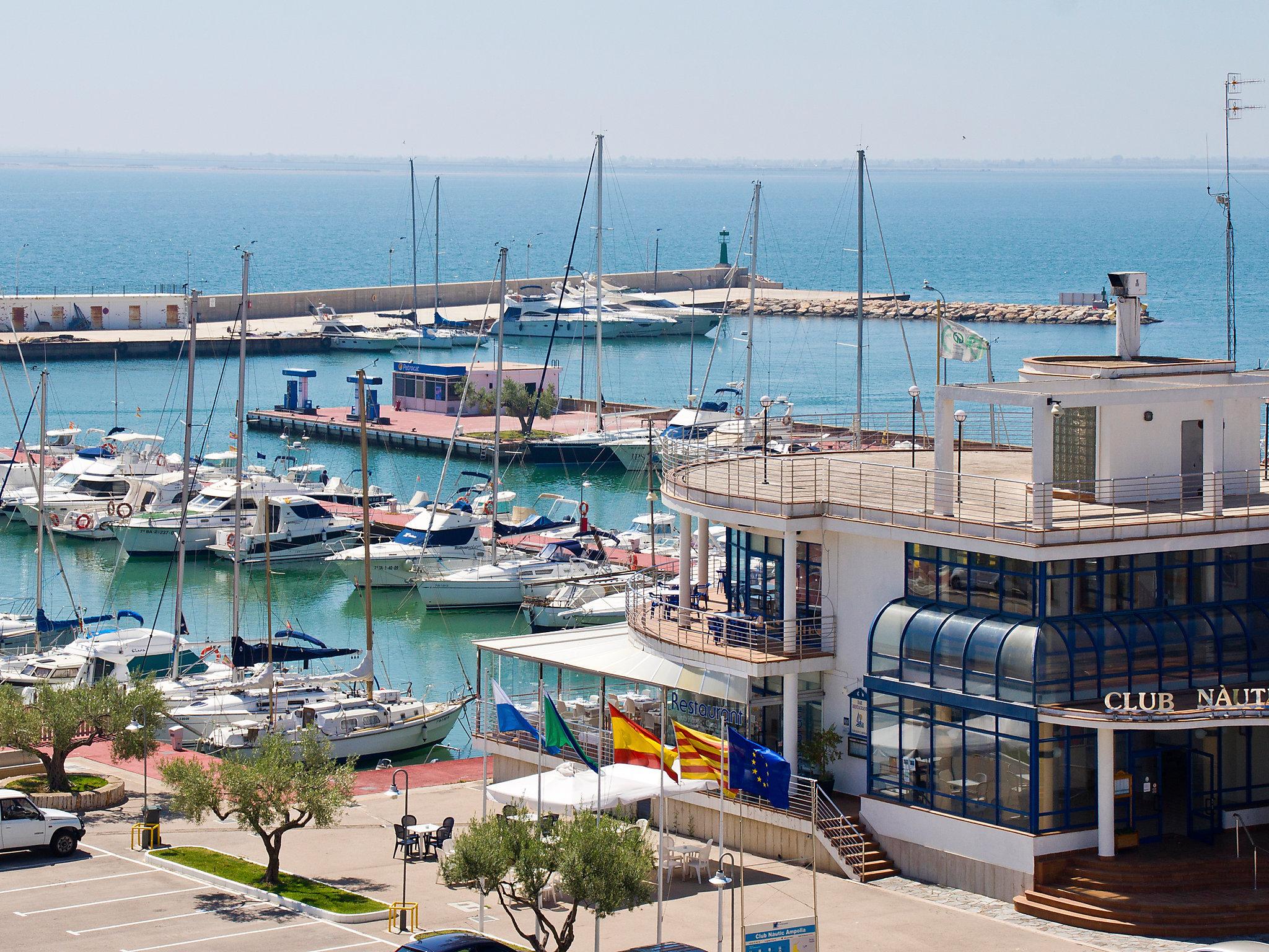 Foto 12 - Appartamento con 2 camere da letto a l'Ampolla con piscina e vista mare