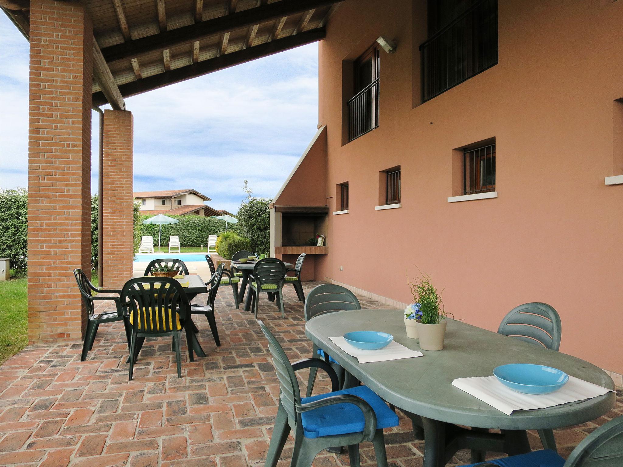 Foto 11 - Apartamento de 1 habitación en San Michele al Tagliamento con piscina y vistas al mar