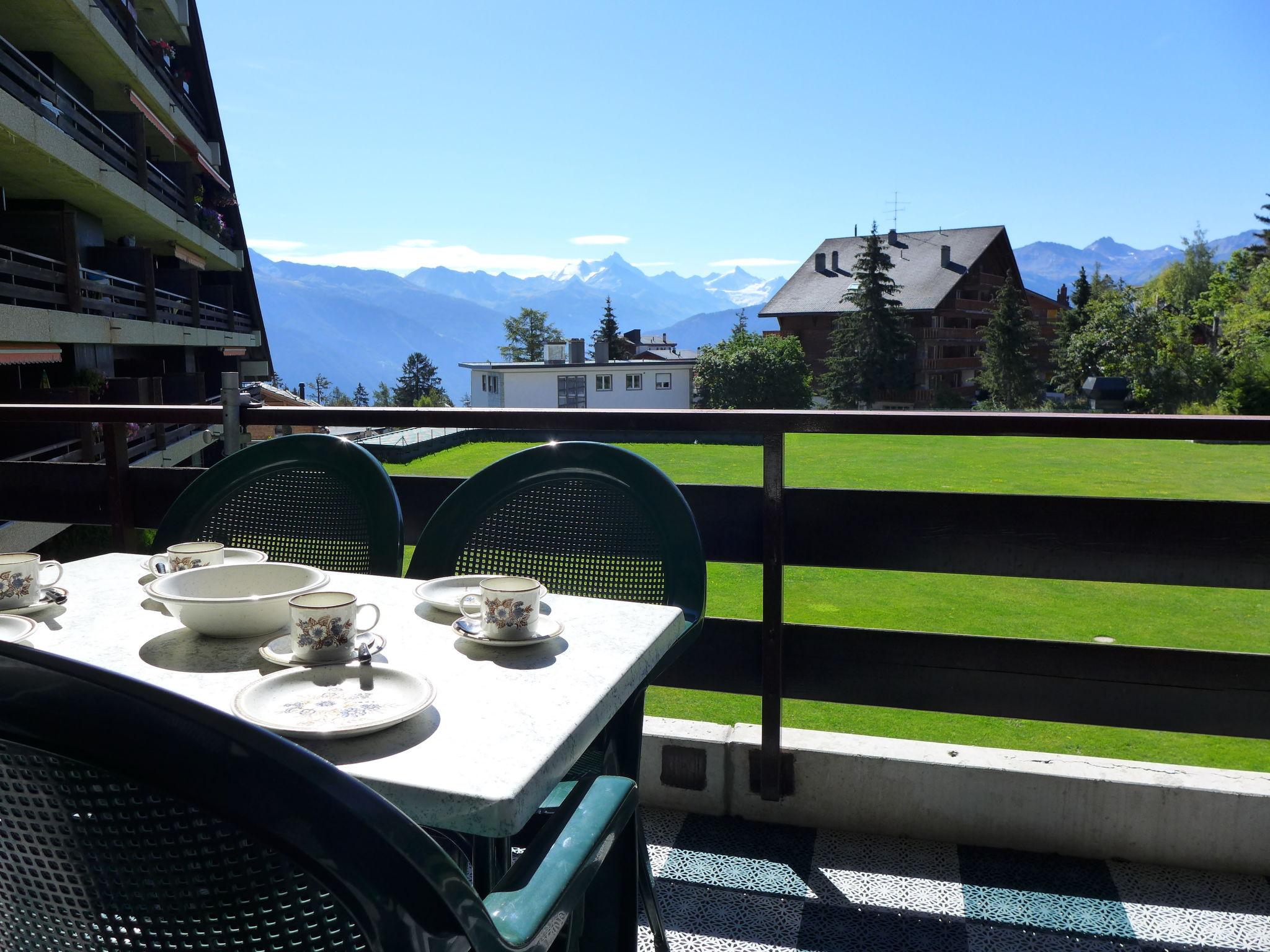 Foto 5 - Apartment mit 1 Schlafzimmer in Crans-Montana mit blick auf die berge