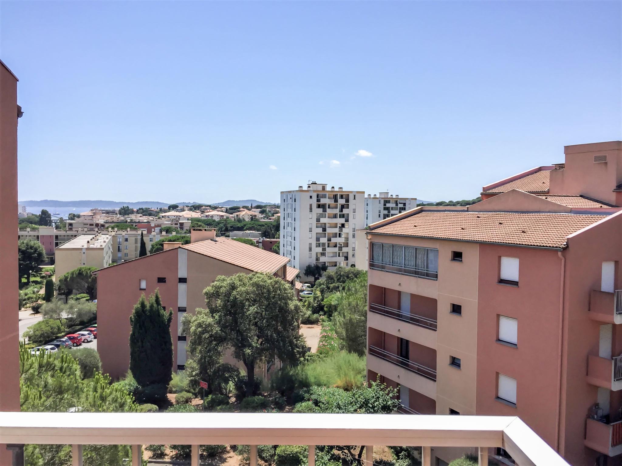 Foto 1 - Apartamento de 1 habitación en Sainte-Maxime con vistas al mar