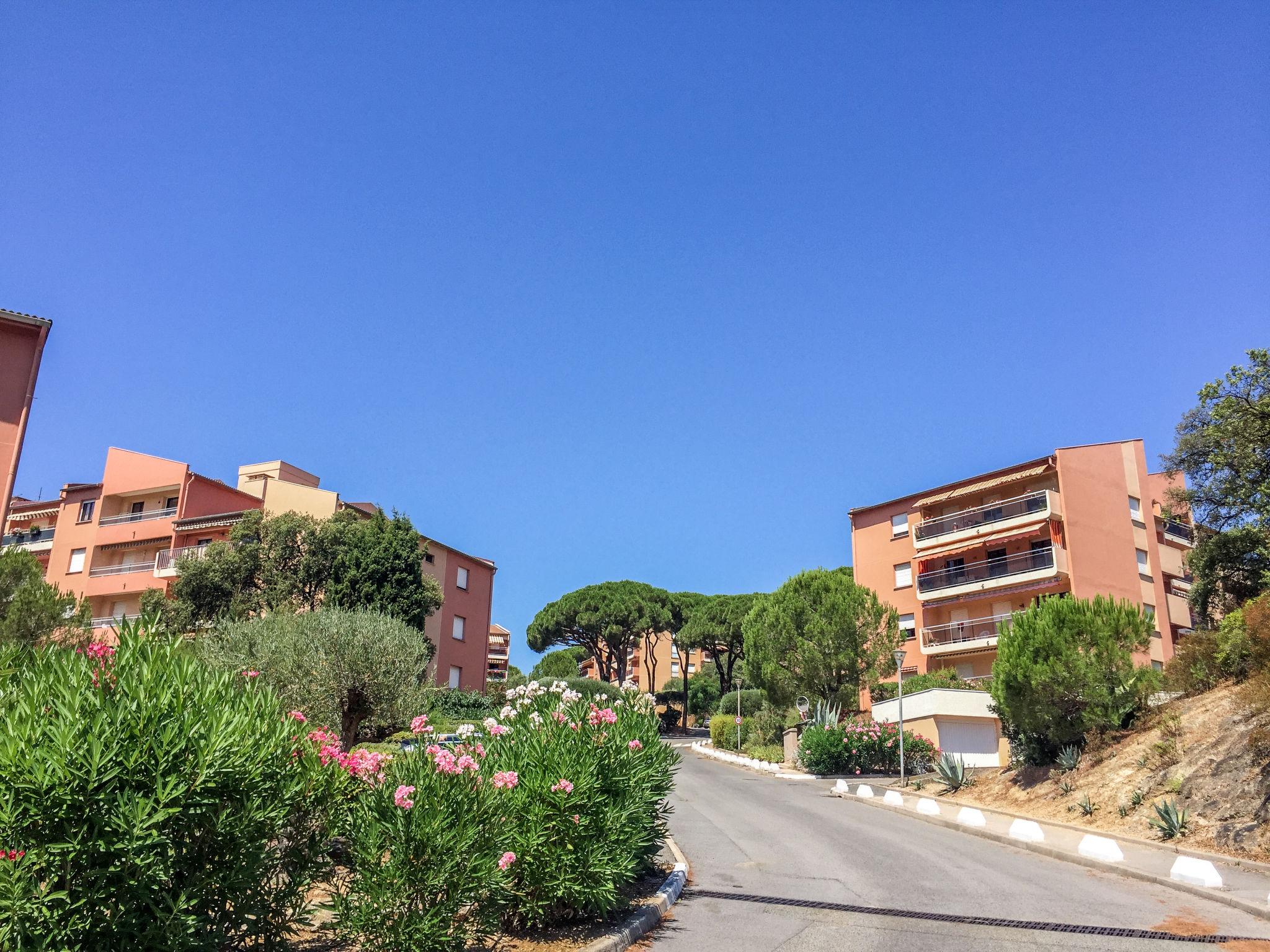 Foto 14 - Apartamento de 1 habitación en Sainte-Maxime con vistas al mar