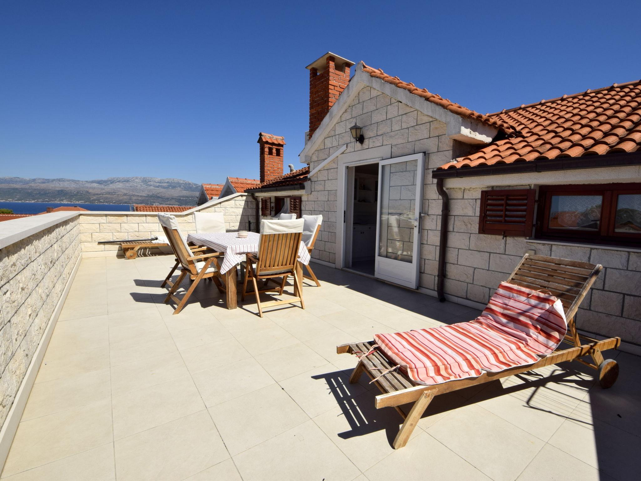 Foto 2 - Apartamento de 2 habitaciones en Supetar con terraza y vistas al mar