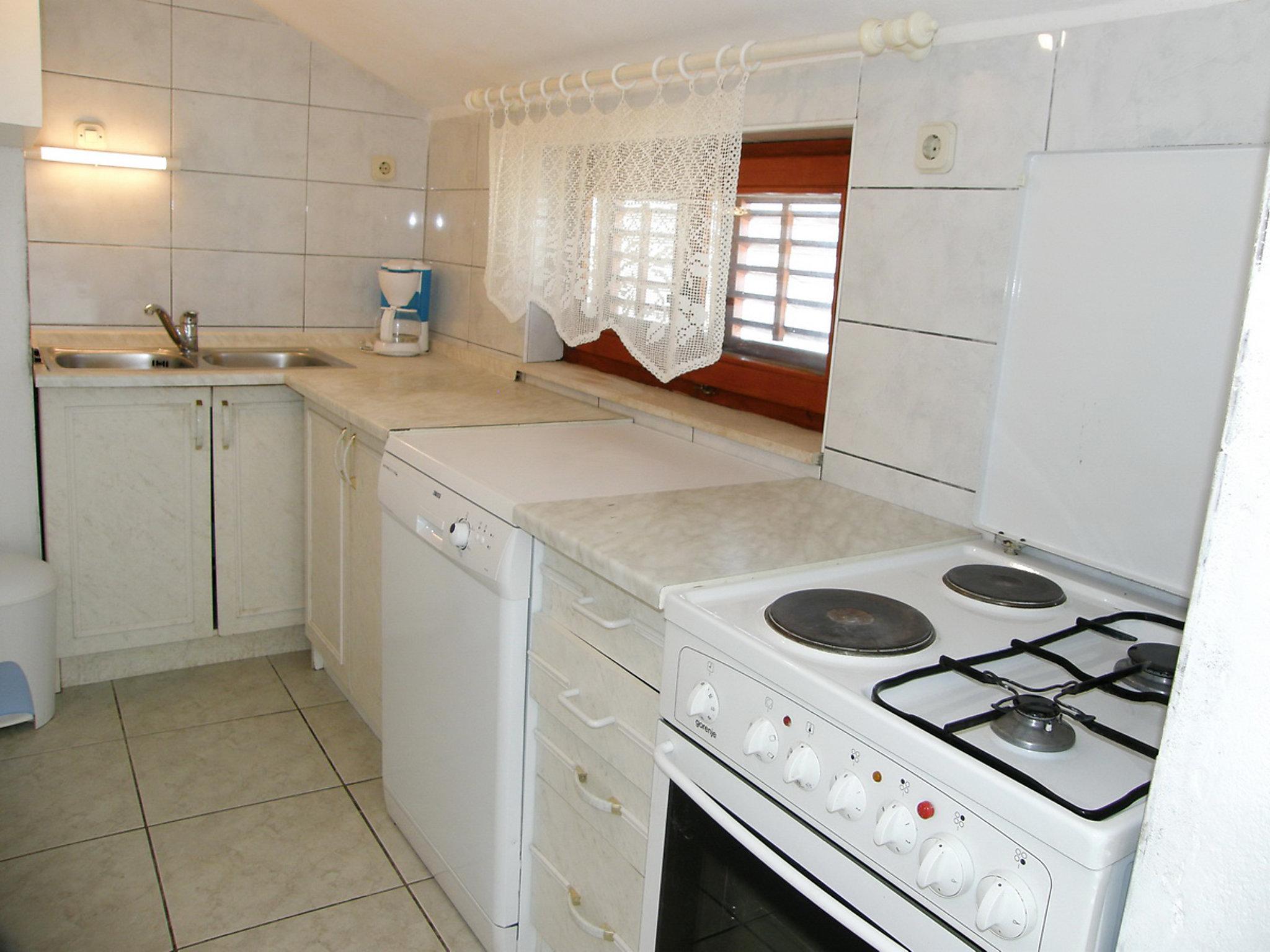 Foto 6 - Apartamento de 2 habitaciones en Supetar con terraza y vistas al mar