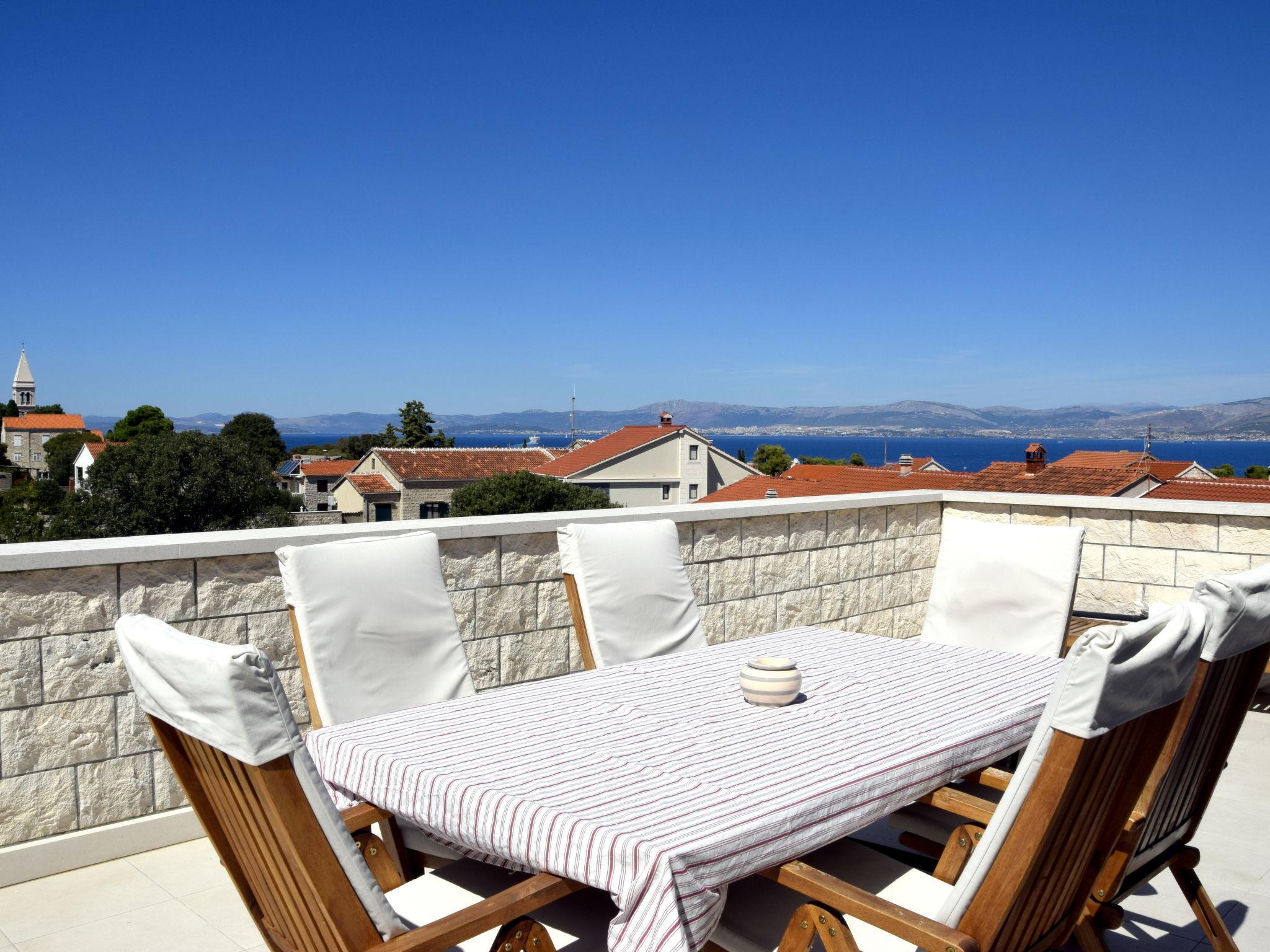 Foto 3 - Apartamento de 2 habitaciones en Supetar con terraza y vistas al mar