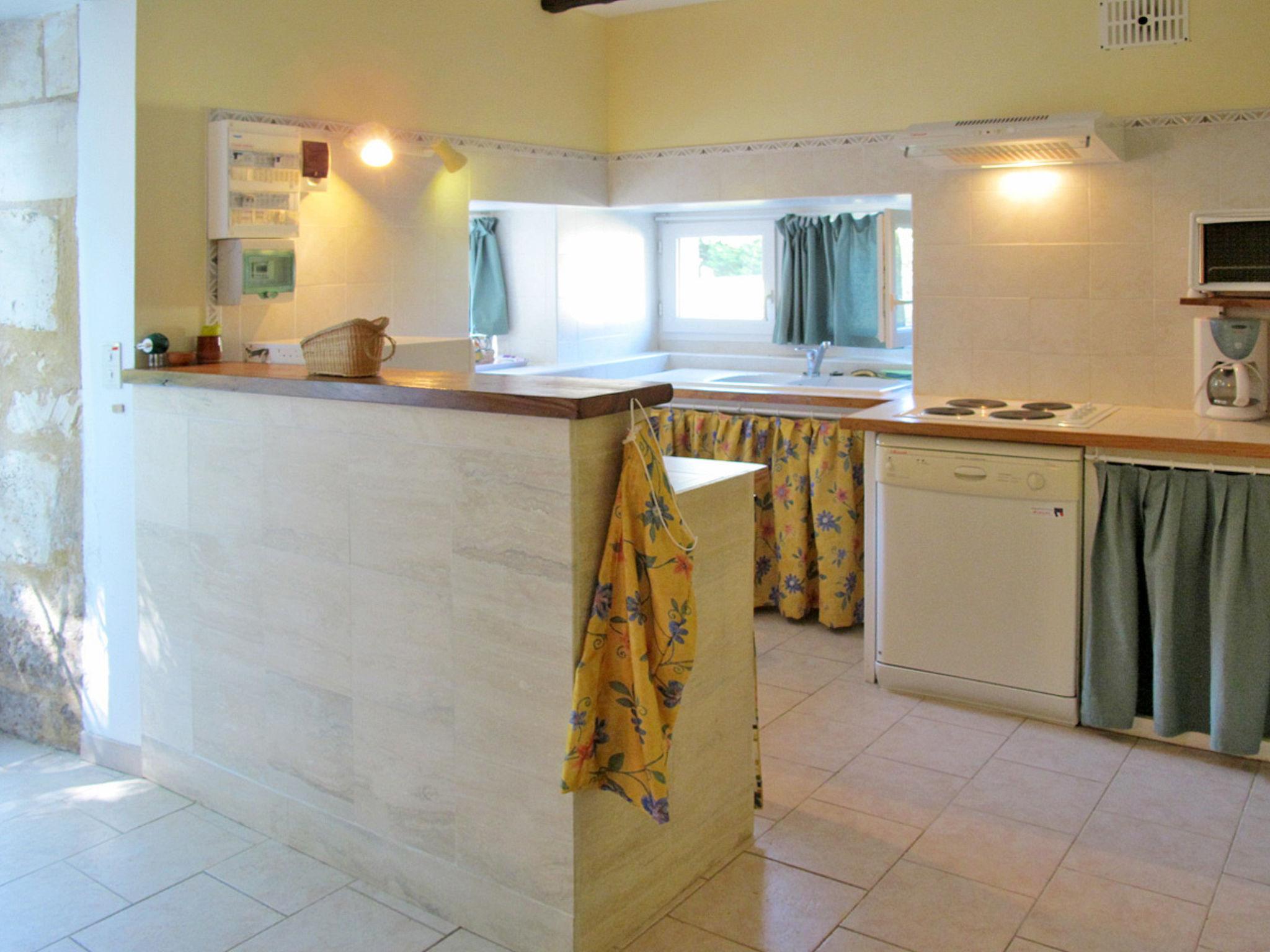 Photo 4 - 1 bedroom Apartment in Saint-Georges-de-Montclard with swimming pool and garden