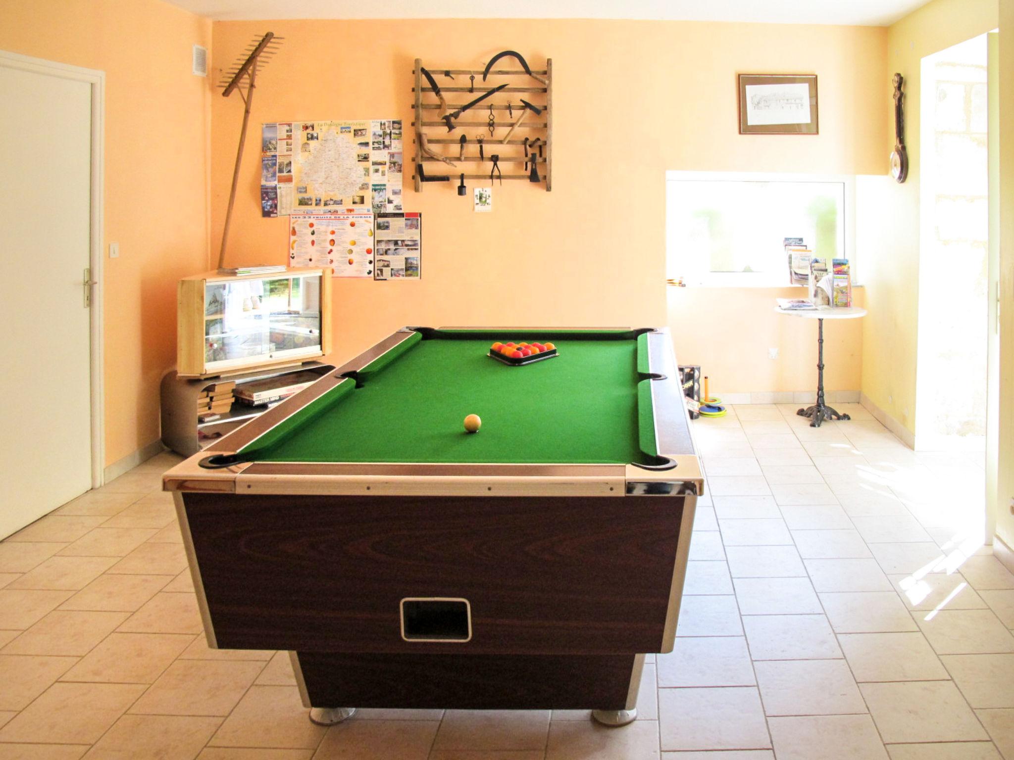 Photo 10 - 1 bedroom Apartment in Saint-Georges-de-Montclard with swimming pool and garden