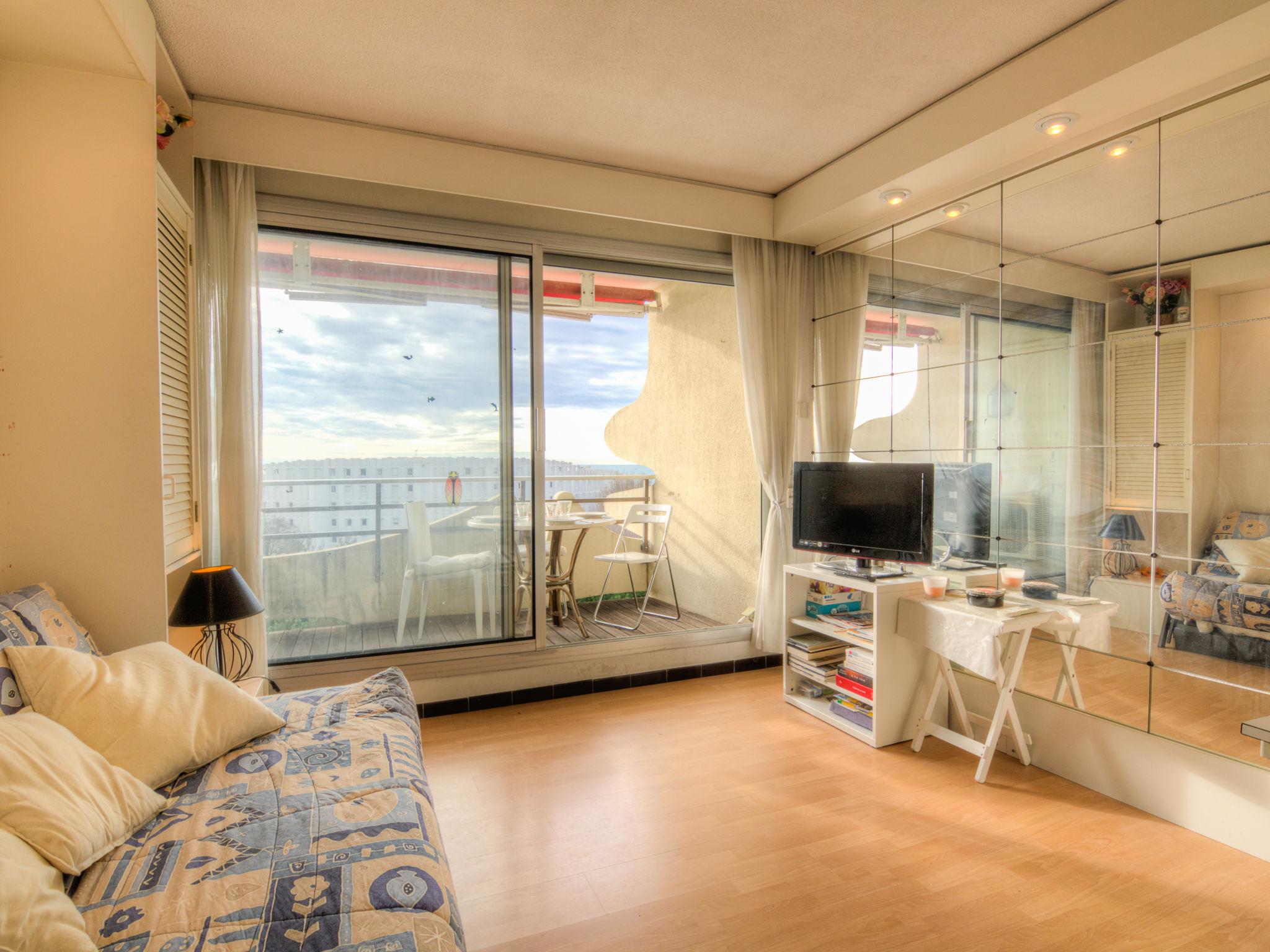 Foto 3 - Apartamento en La Grande-Motte con piscina y vistas al mar