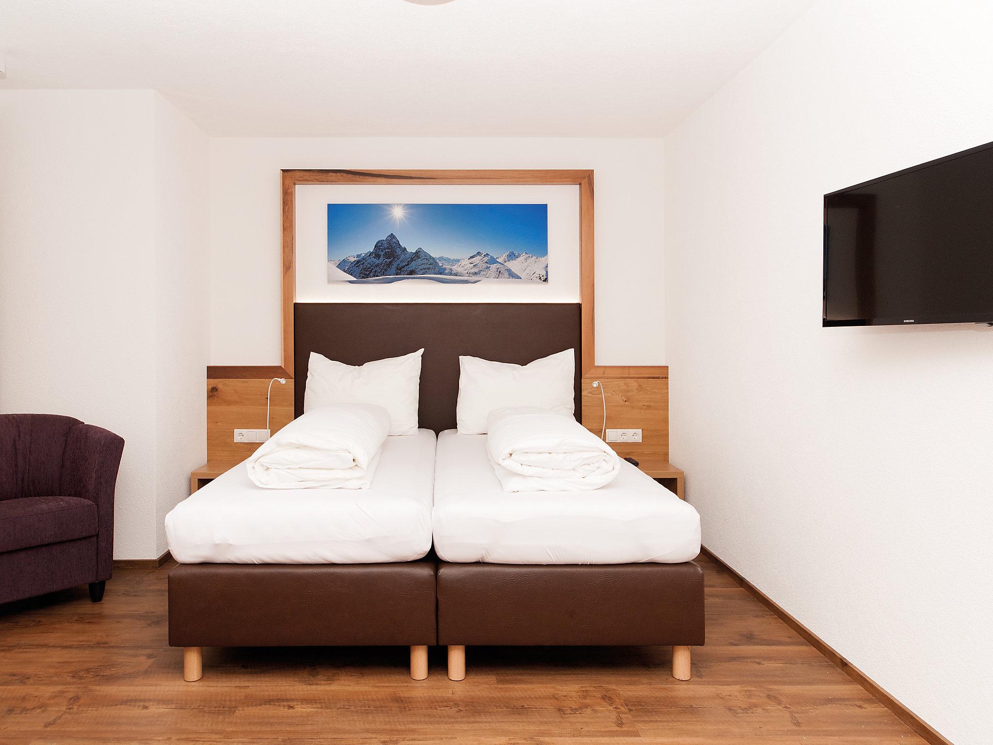 Foto 4 - Apartamento de 1 habitación en Pettneu am Arlberg con jardín y vistas a la montaña