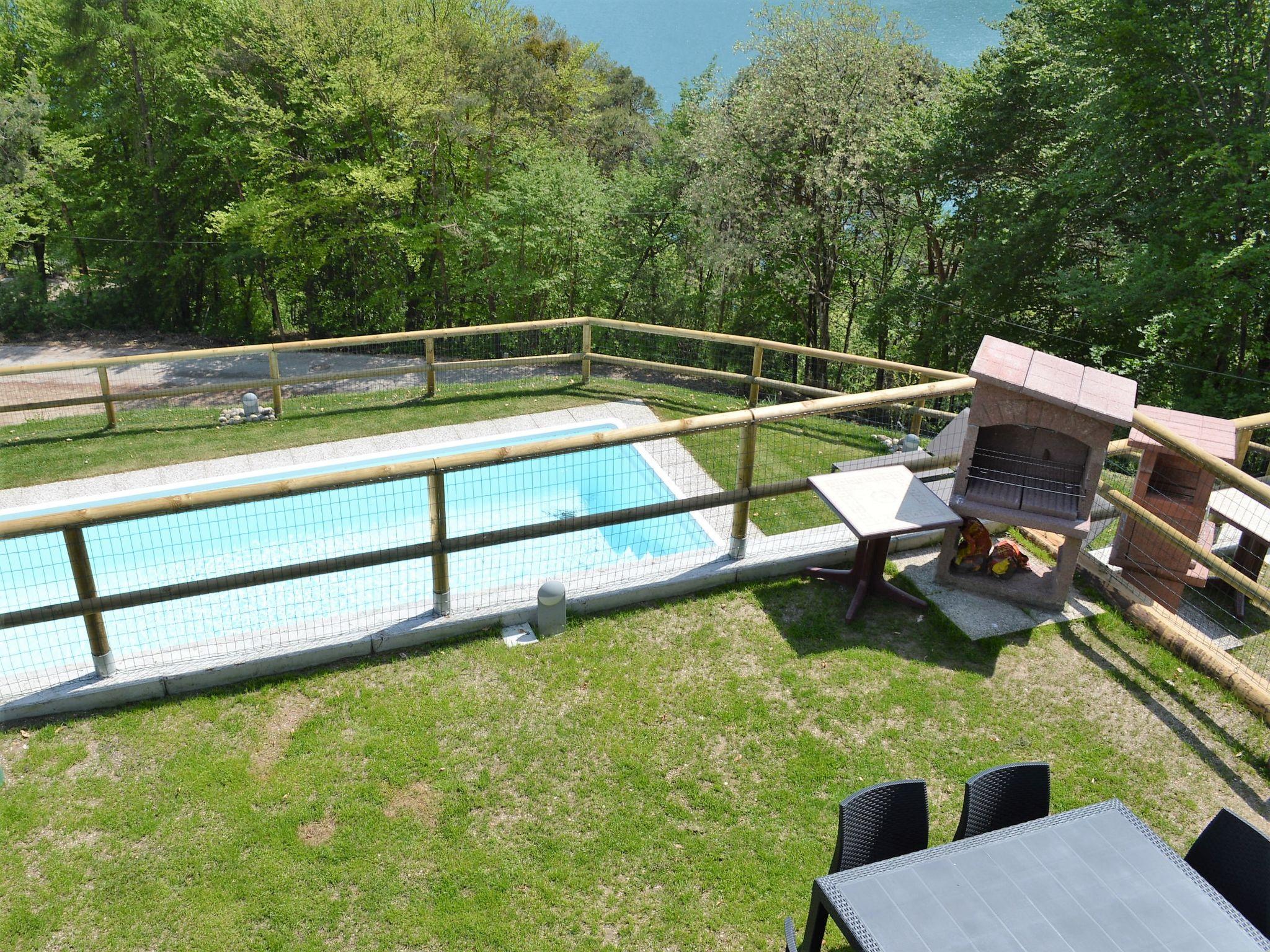 Photo 34 - 2 bedroom Apartment in Ledro with swimming pool and garden