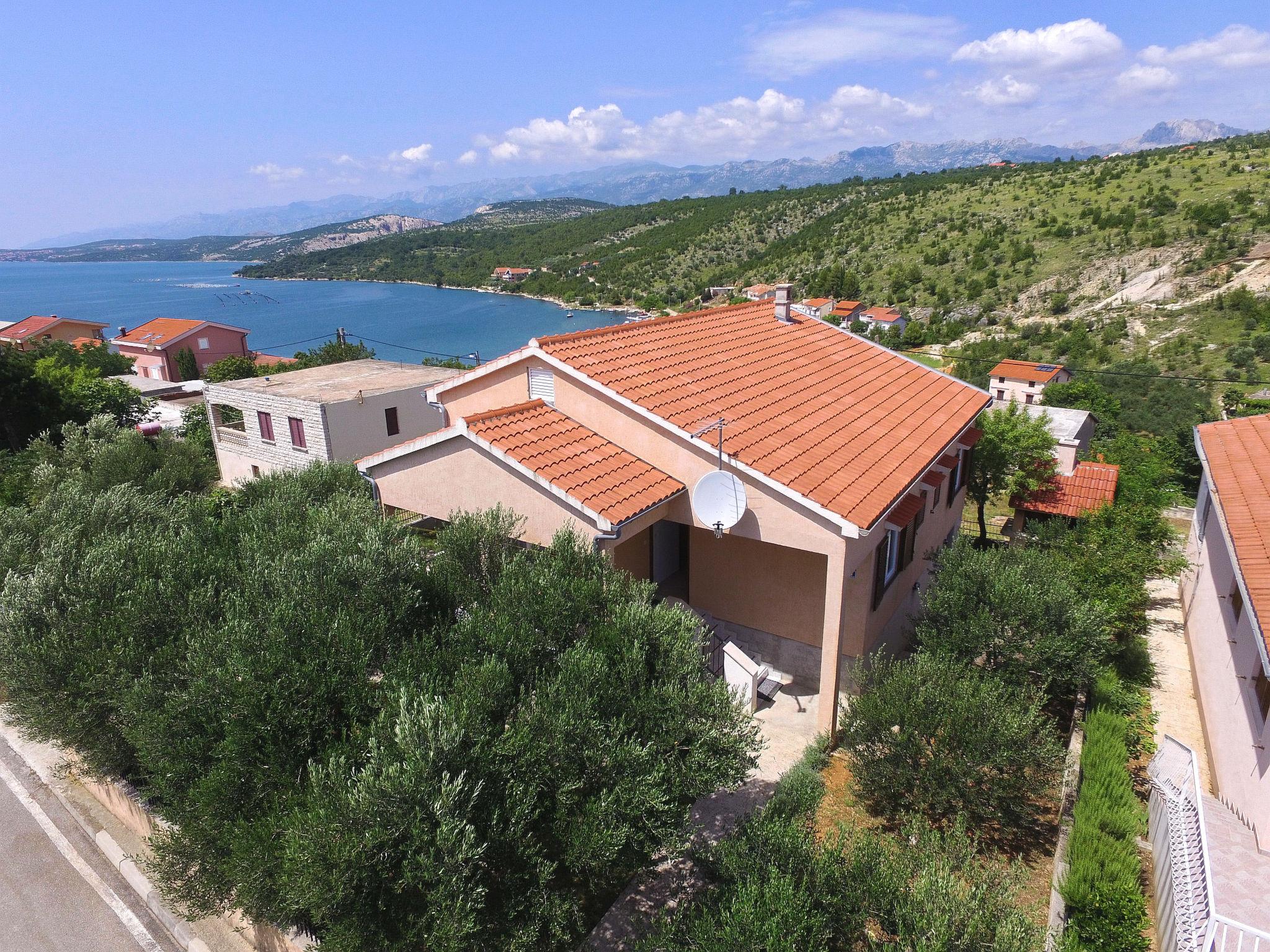 Foto 1 - Casa con 3 camere da letto a Obrovac con terrazza e vista mare