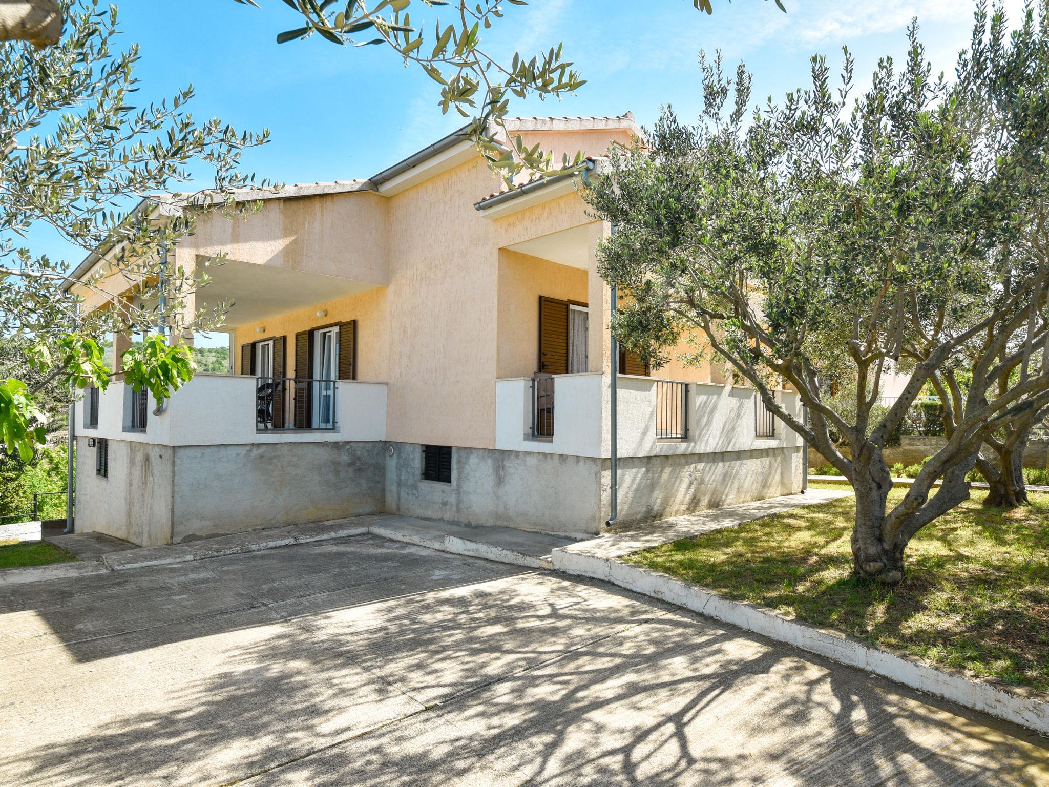 Photo 18 - Maison de 3 chambres à Obrovac avec terrasse et vues à la mer