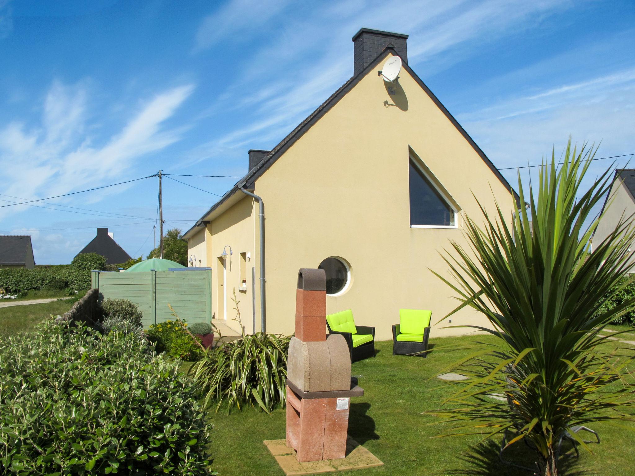 Photo 1 - Maison de 3 chambres à Kerlouan avec jardin et terrasse