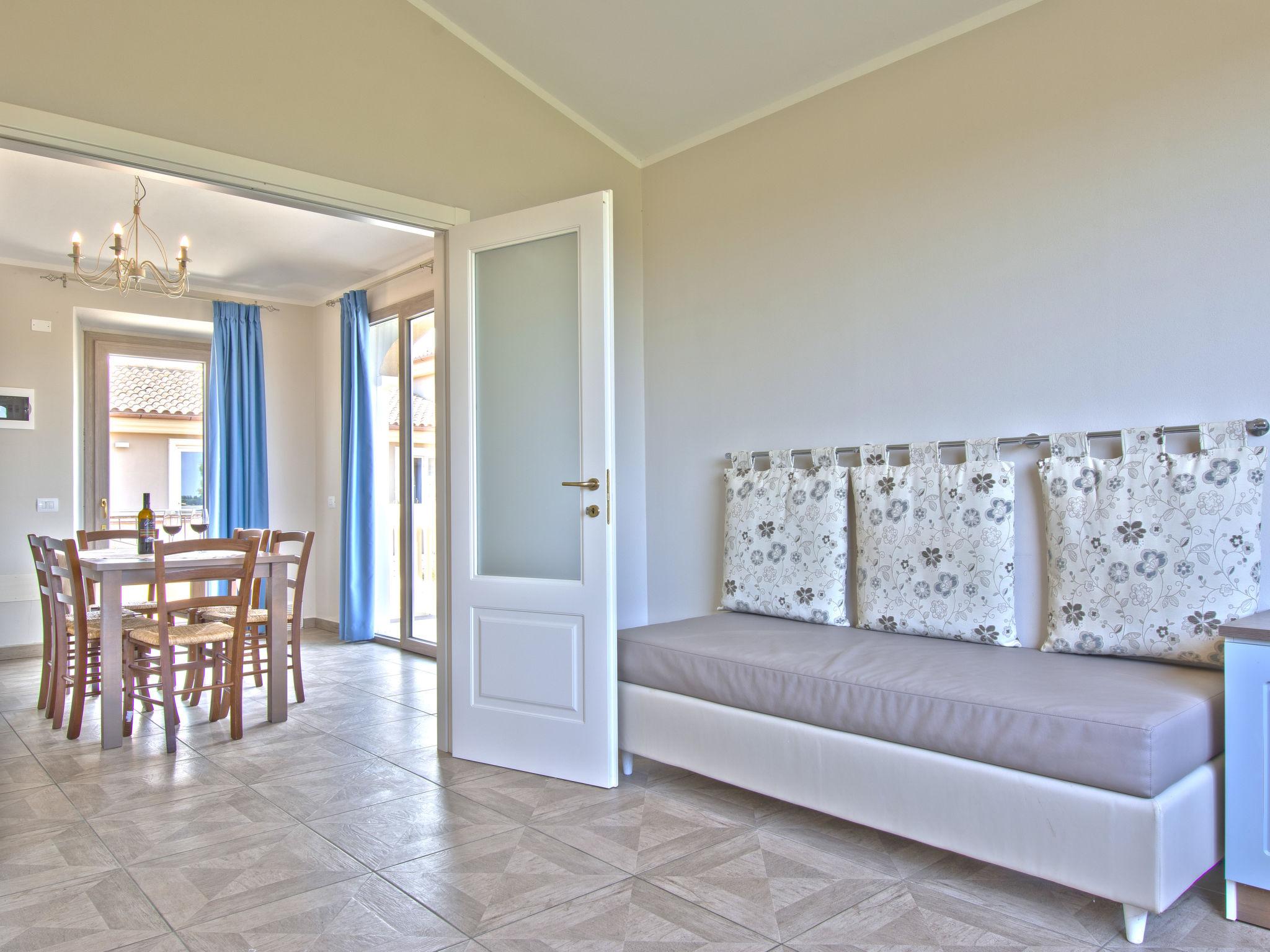 Photo 10 - 3 bedroom Apartment in Riparbella with swimming pool and garden